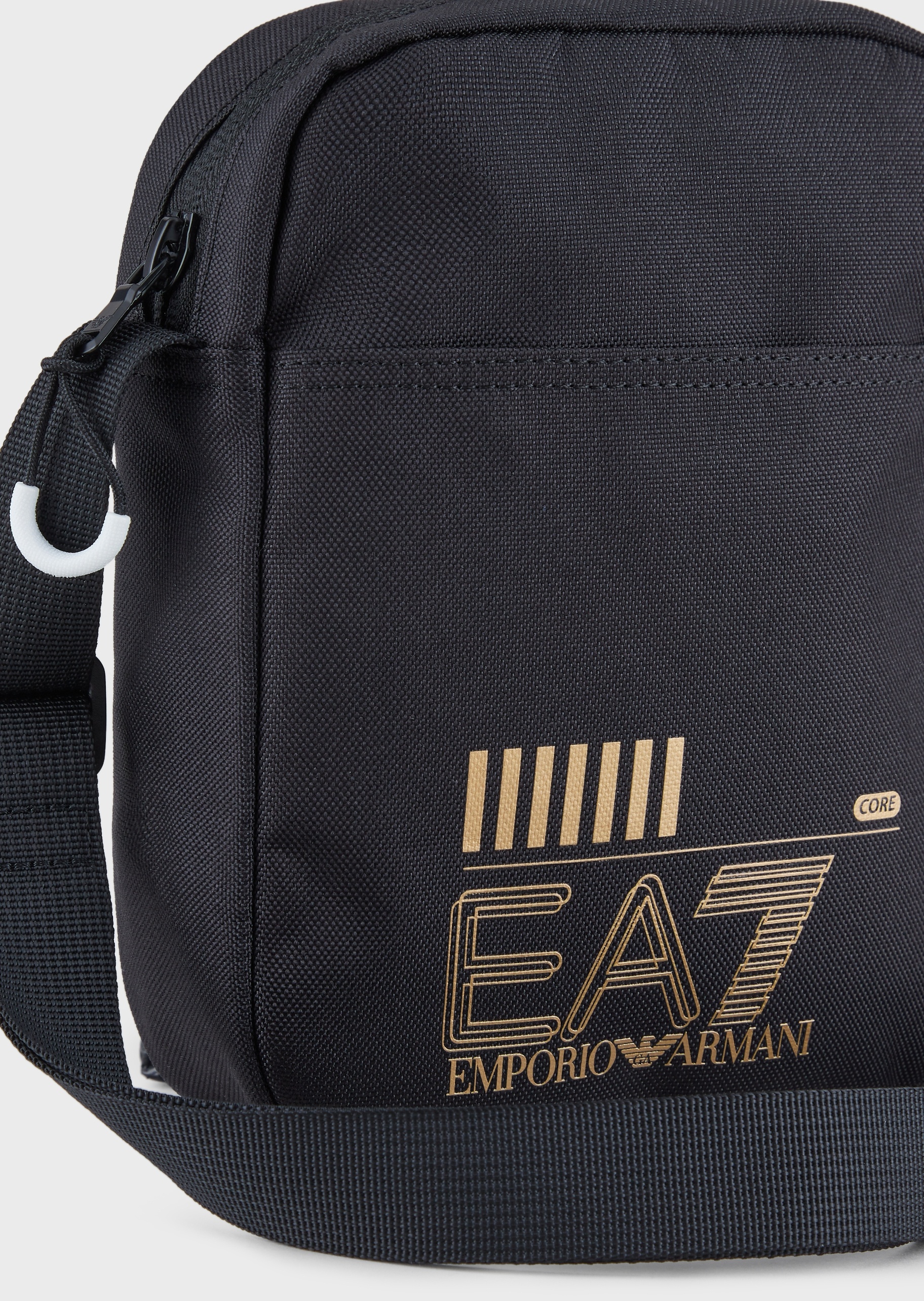 EA7 男女可持续方形运动斜挎包