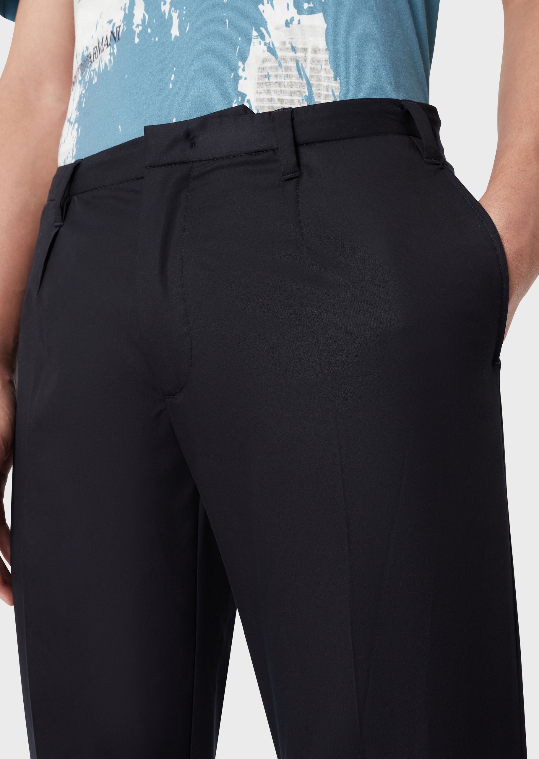 Emporio Armani 简约轻质缎面休闲裤