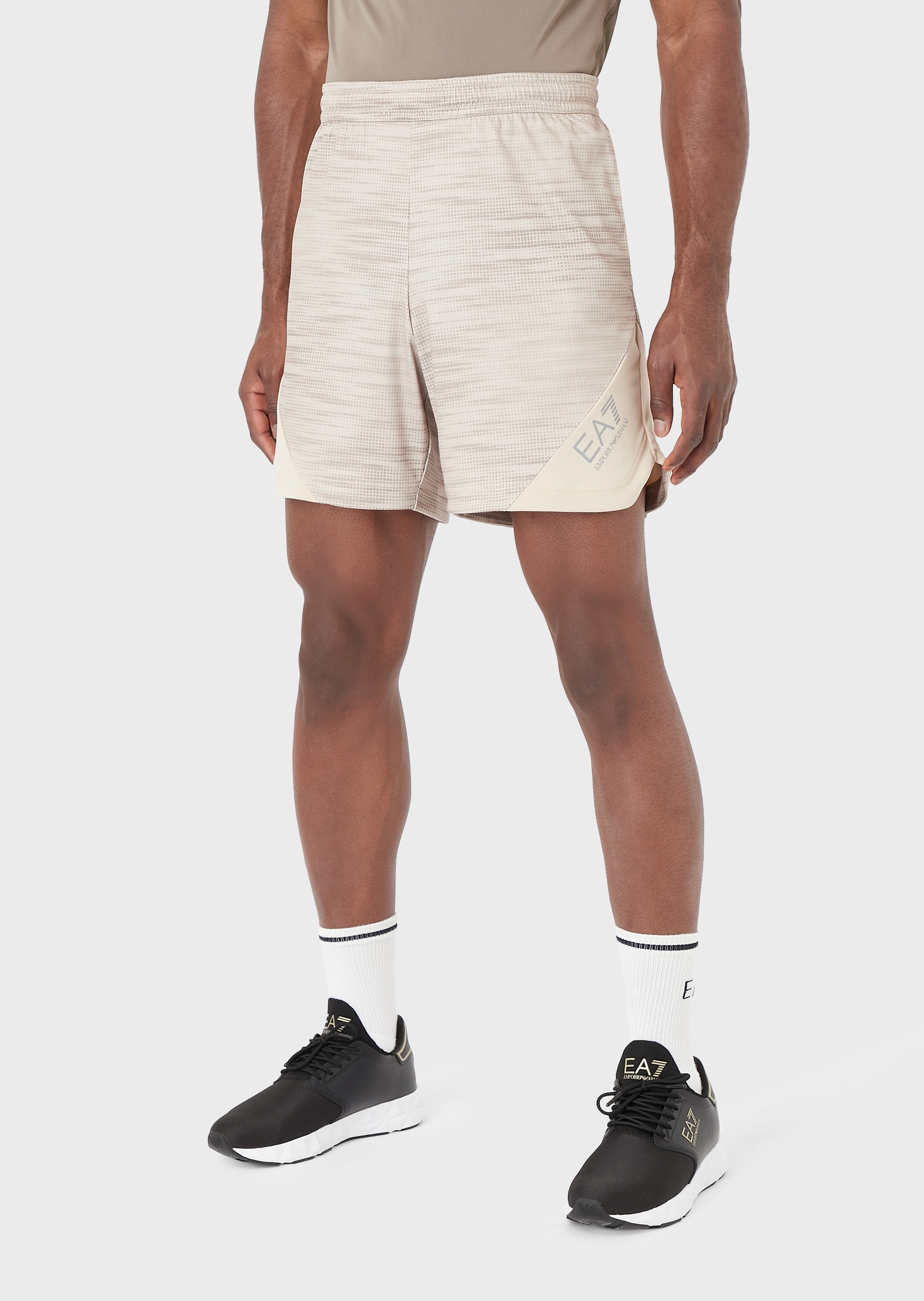 EA7 像素式印花运动短裤
