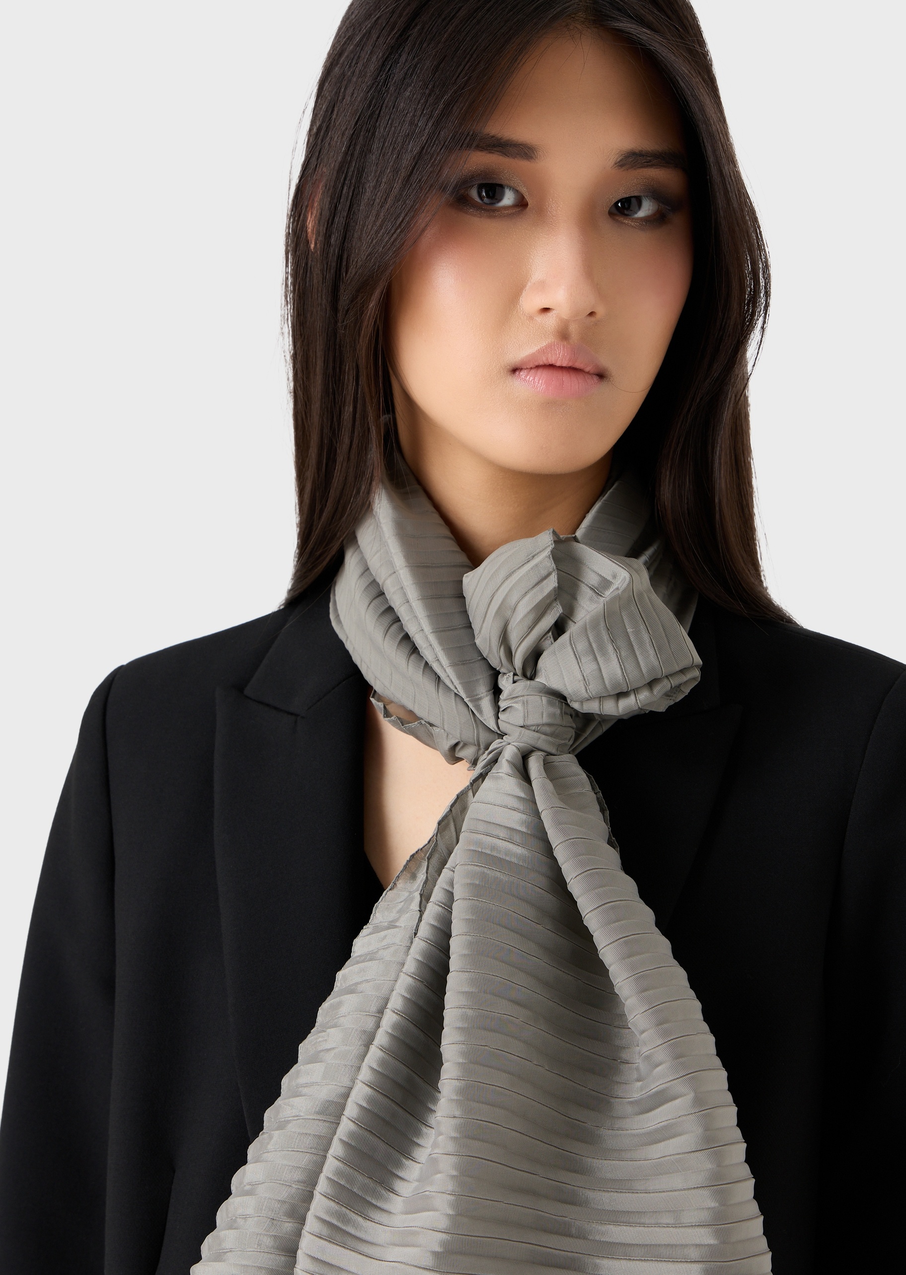 Emporio Armani 女士长方形通体斜纹压褶纯色围巾