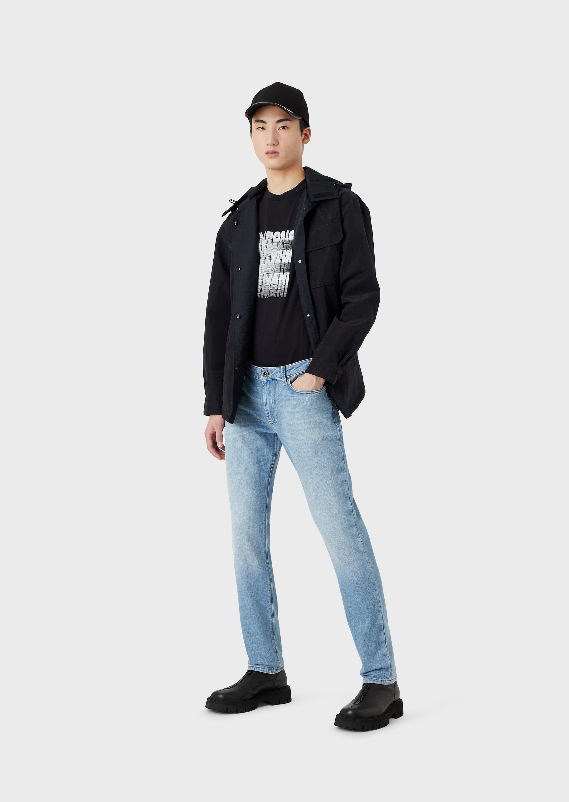 Emporio Armani 男士错落标识圆领短袖T恤