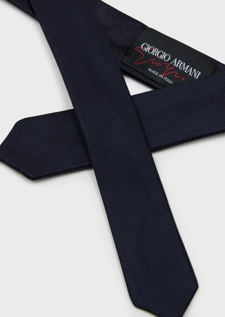 Giorgio Armani 男士桑蚕丝窄款箭头型休闲纯色领带