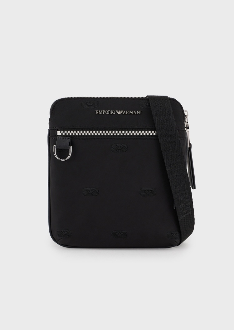 Emporio Armani 男士通体刺绣扁平邮差包