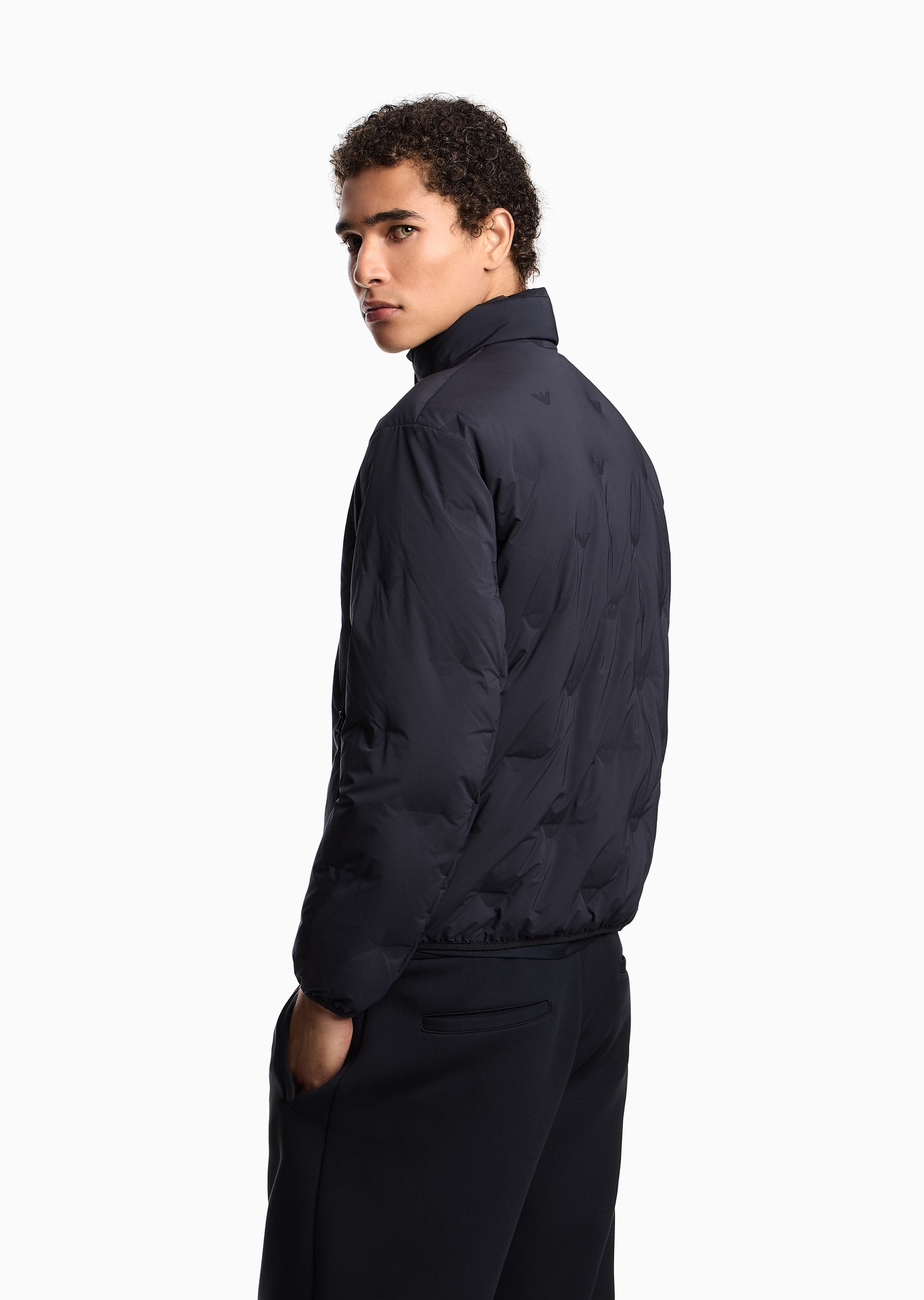 Emporio Armani 男士短款立领通体鹰标拉链羽绒服