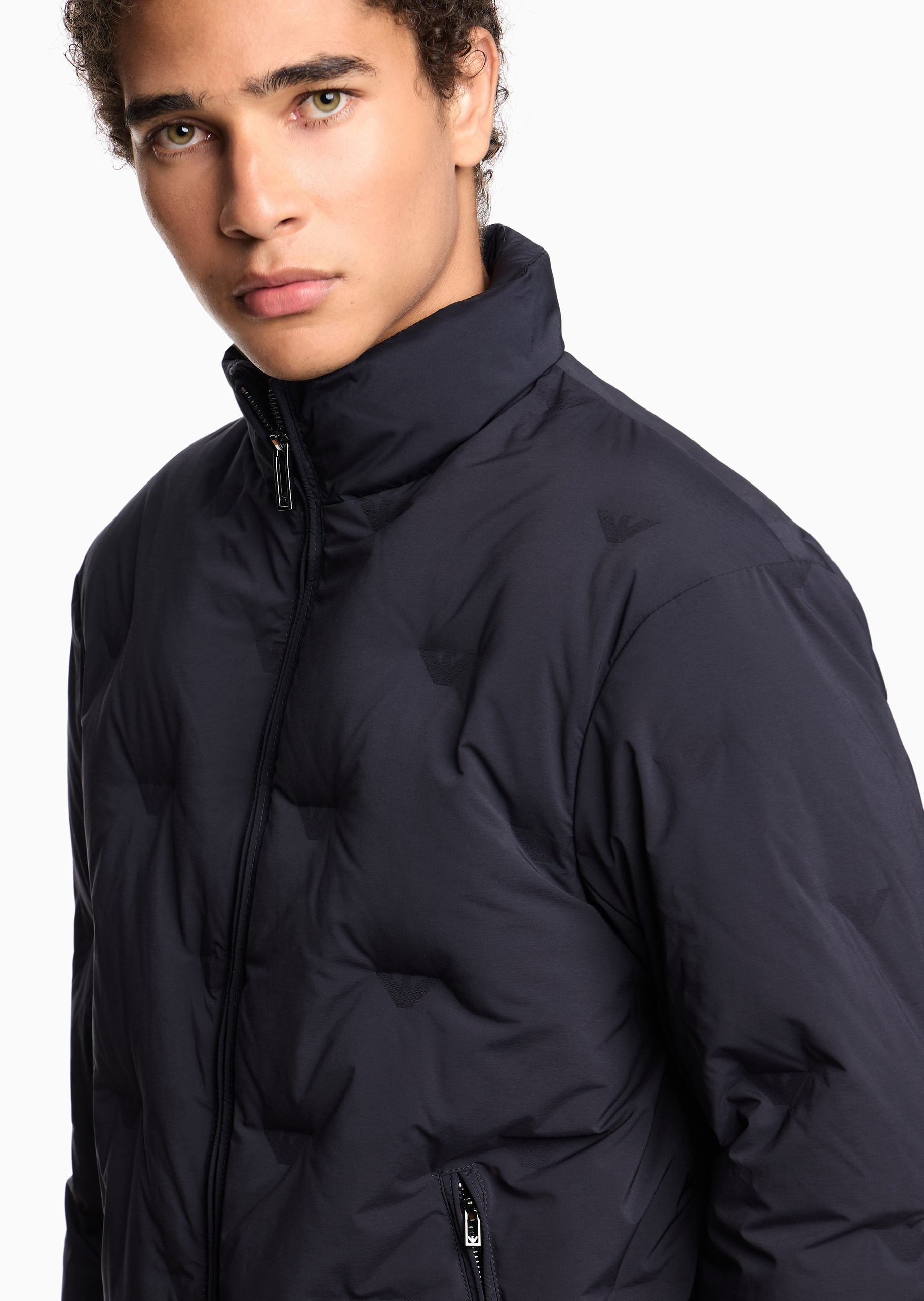 Emporio Armani 男士短款立领通体鹰标拉链羽绒服