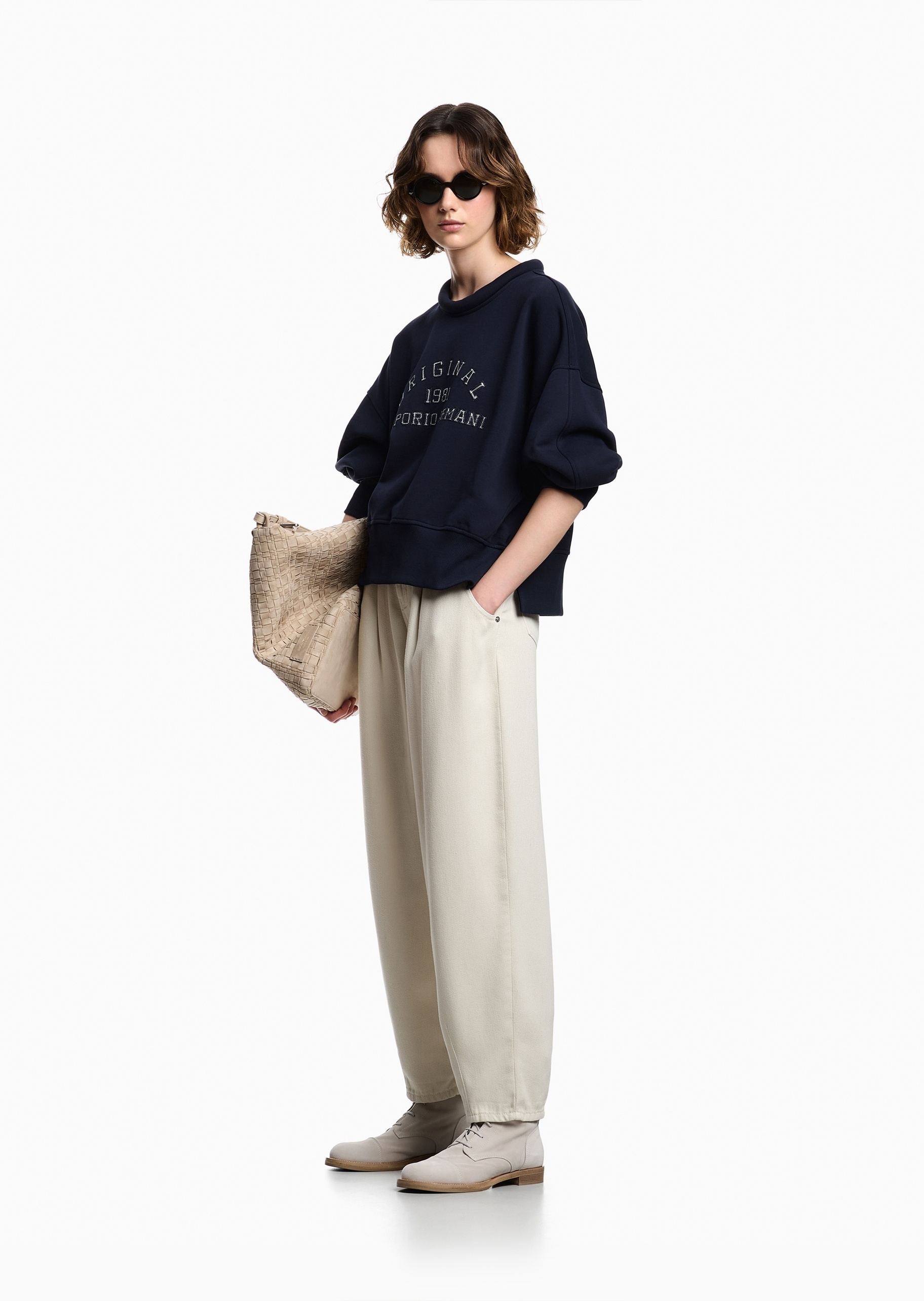 Emporio Armani 女士纯棉宽松短款圆领落肩毛圈刺绣卫衣