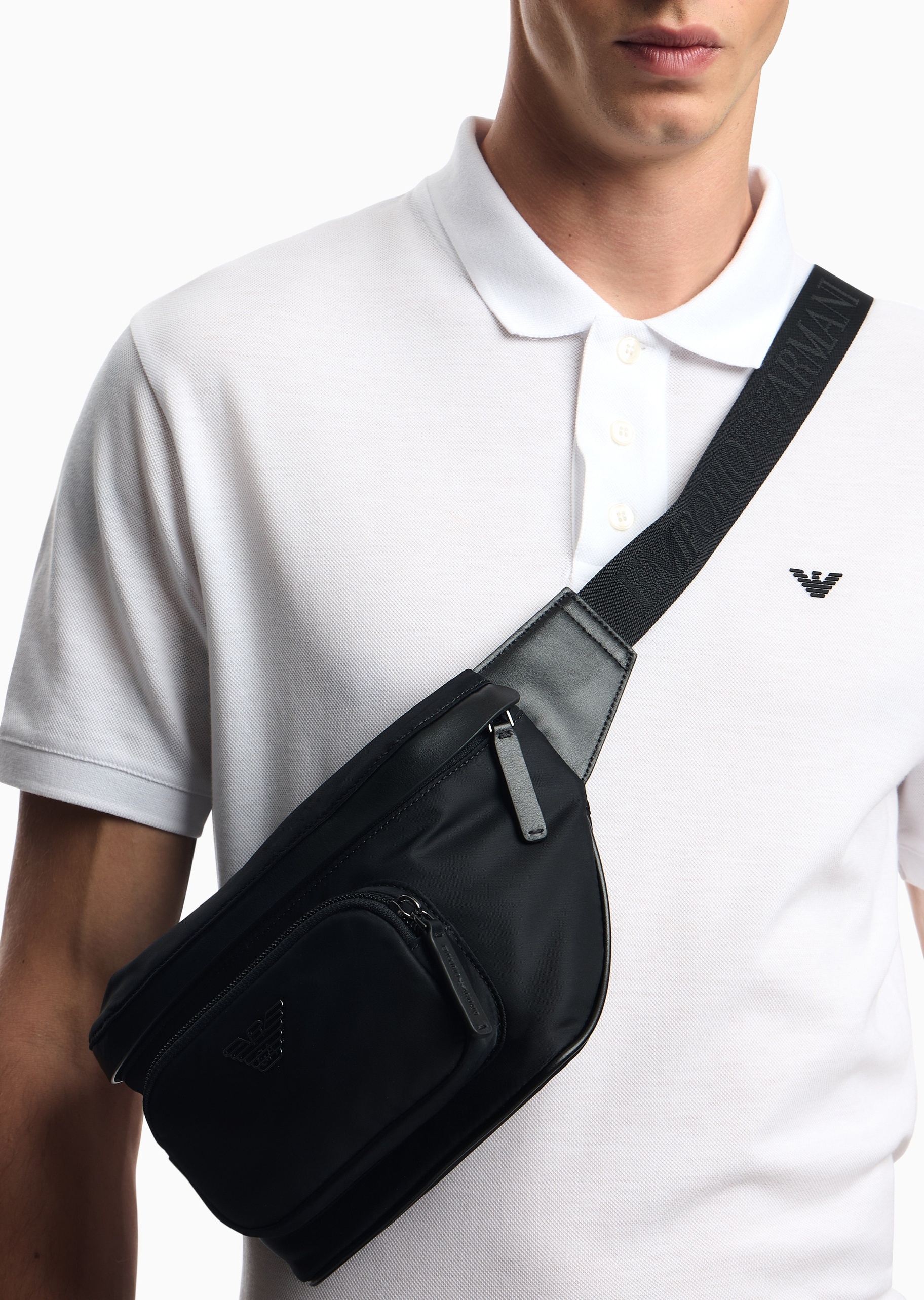Emporio Armani 男士拉链可调节袢带波状鹰标时尚腰包