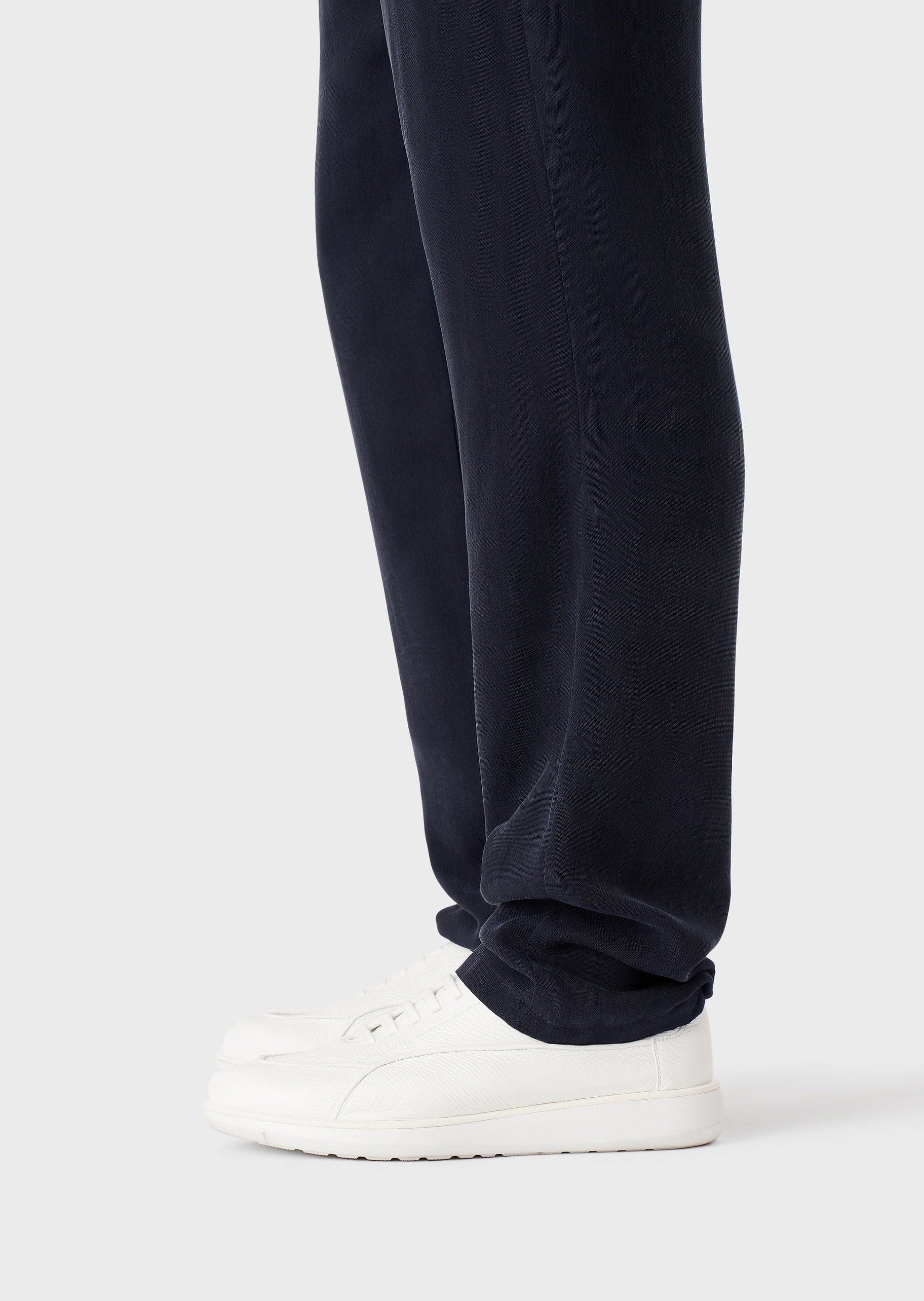 Giorgio Armani 男士铜氨纤维合身系带腰长款窄脚纯色休闲裤