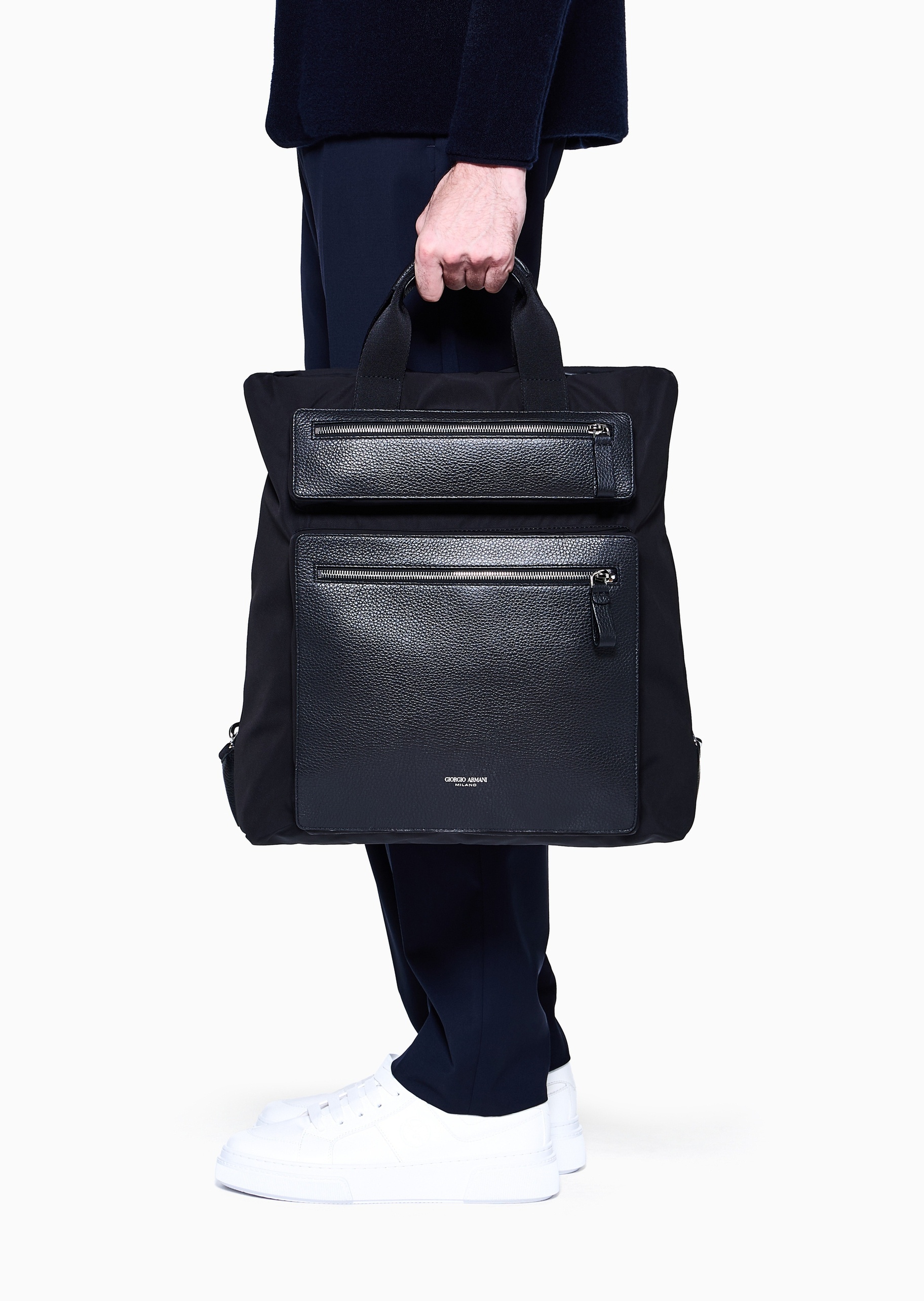 Giorgio Armani 男士商务休闲通勤大容量拉链手提双肩背包