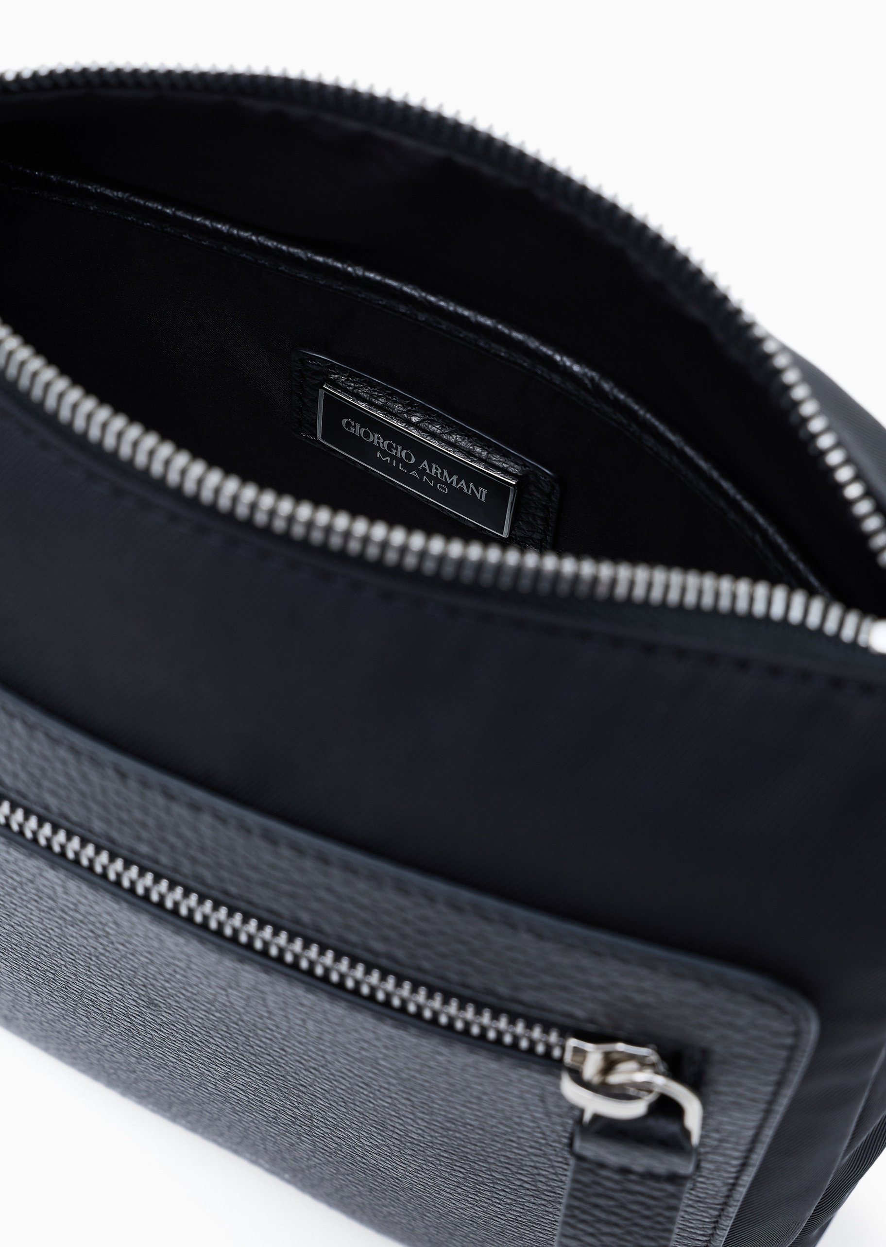 Giorgio Armani 男士商务通勤休闲单肩斜挎邮差包