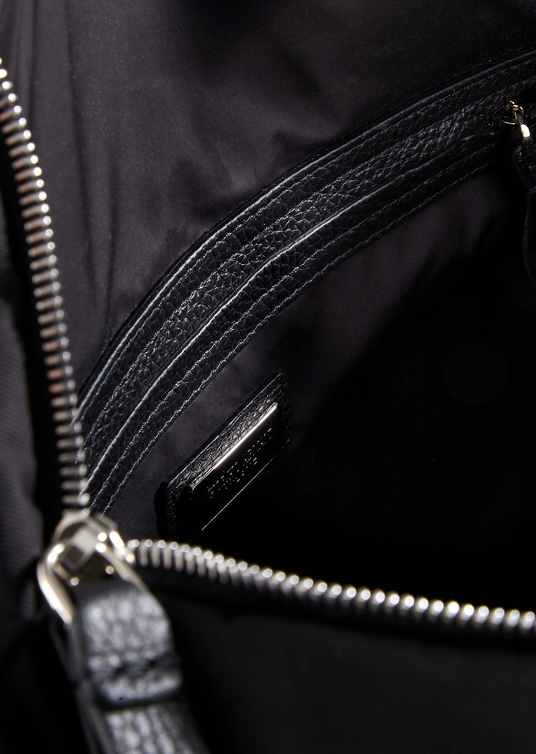 Giorgio Armani 男士商务休闲通勤大容量拉链手提双肩背包