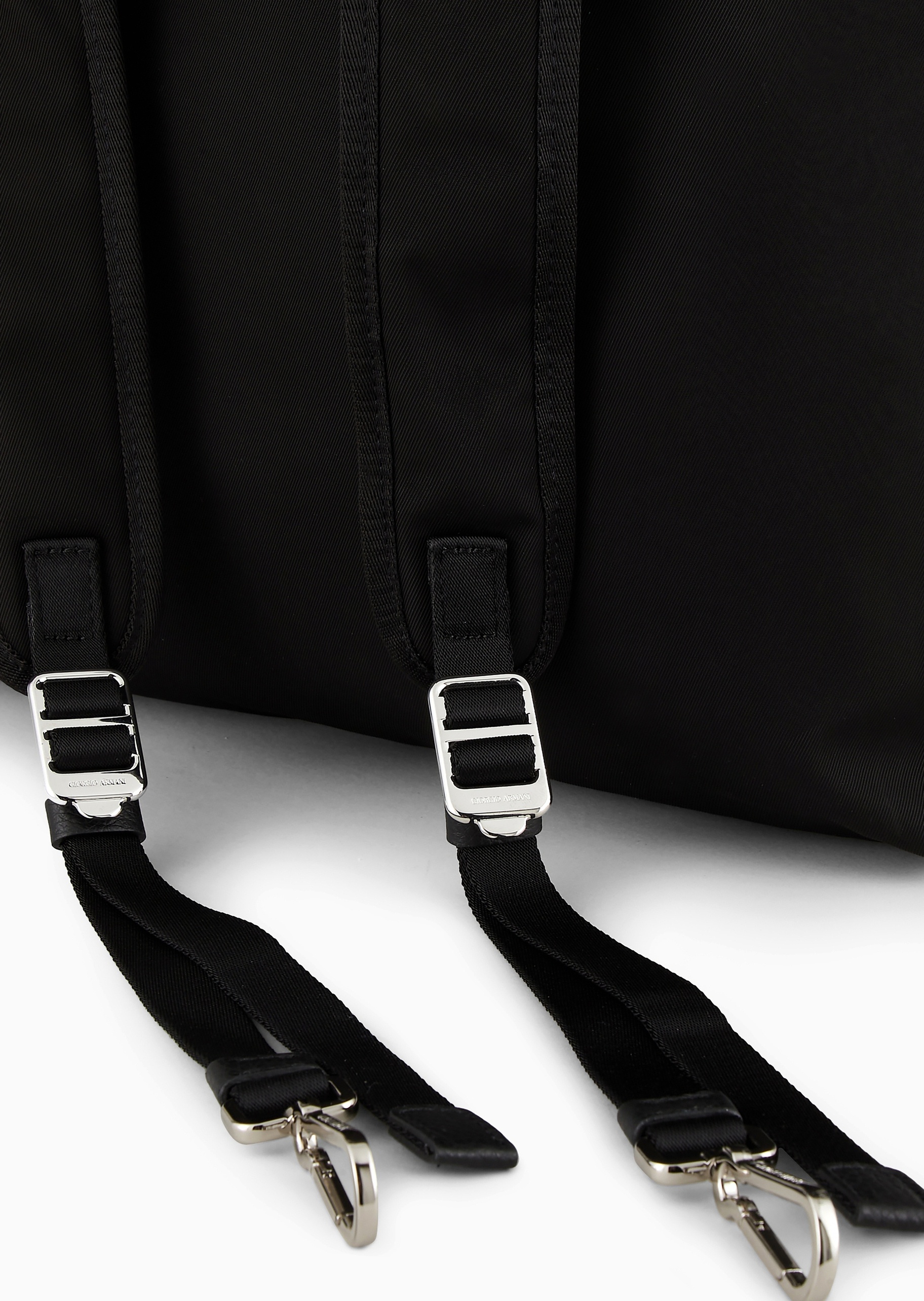 Giorgio Armani 男士商务休闲通勤大容量拉链手提双肩背包