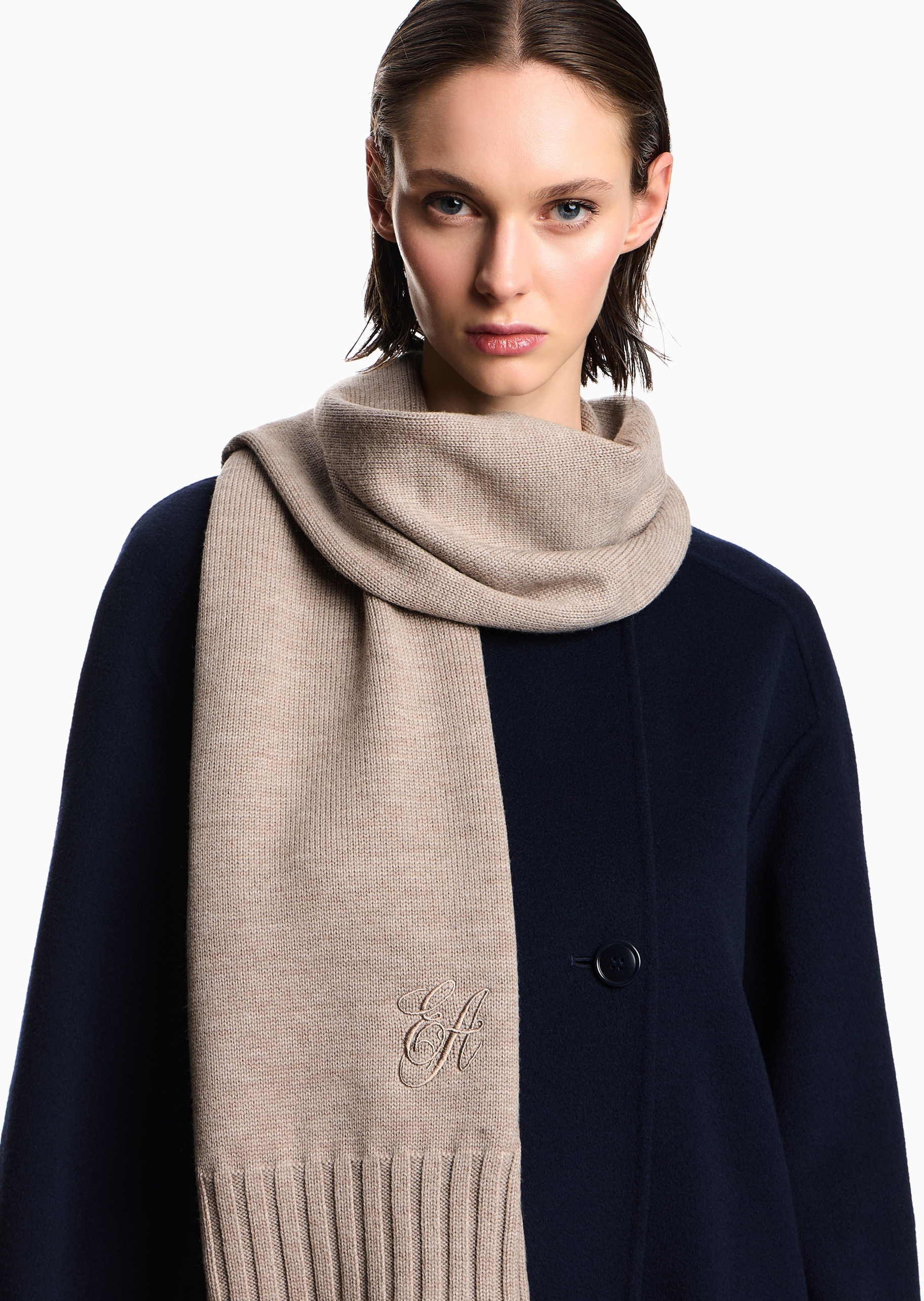 Emporio Armani 女士全绵羊毛长方形保暖刺绣纯色围巾