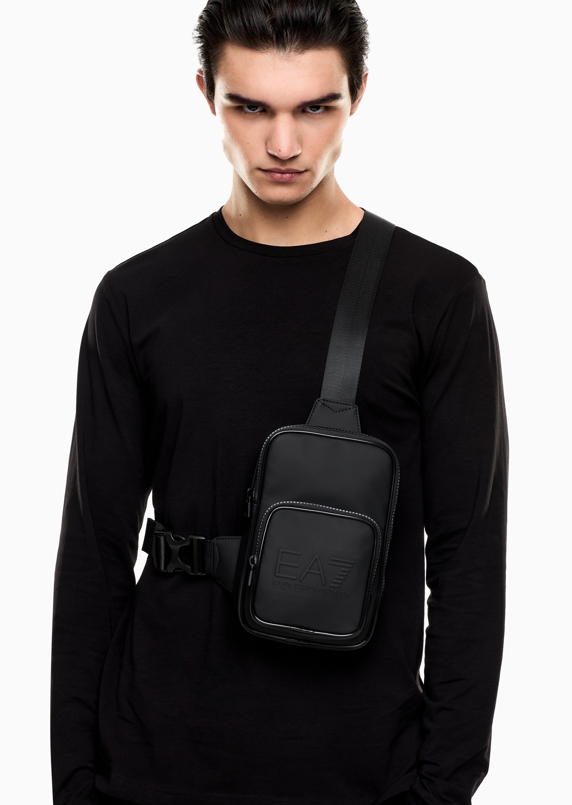 EA7 男女同款拉链竖款可调节插扣肩带运动斜挎包