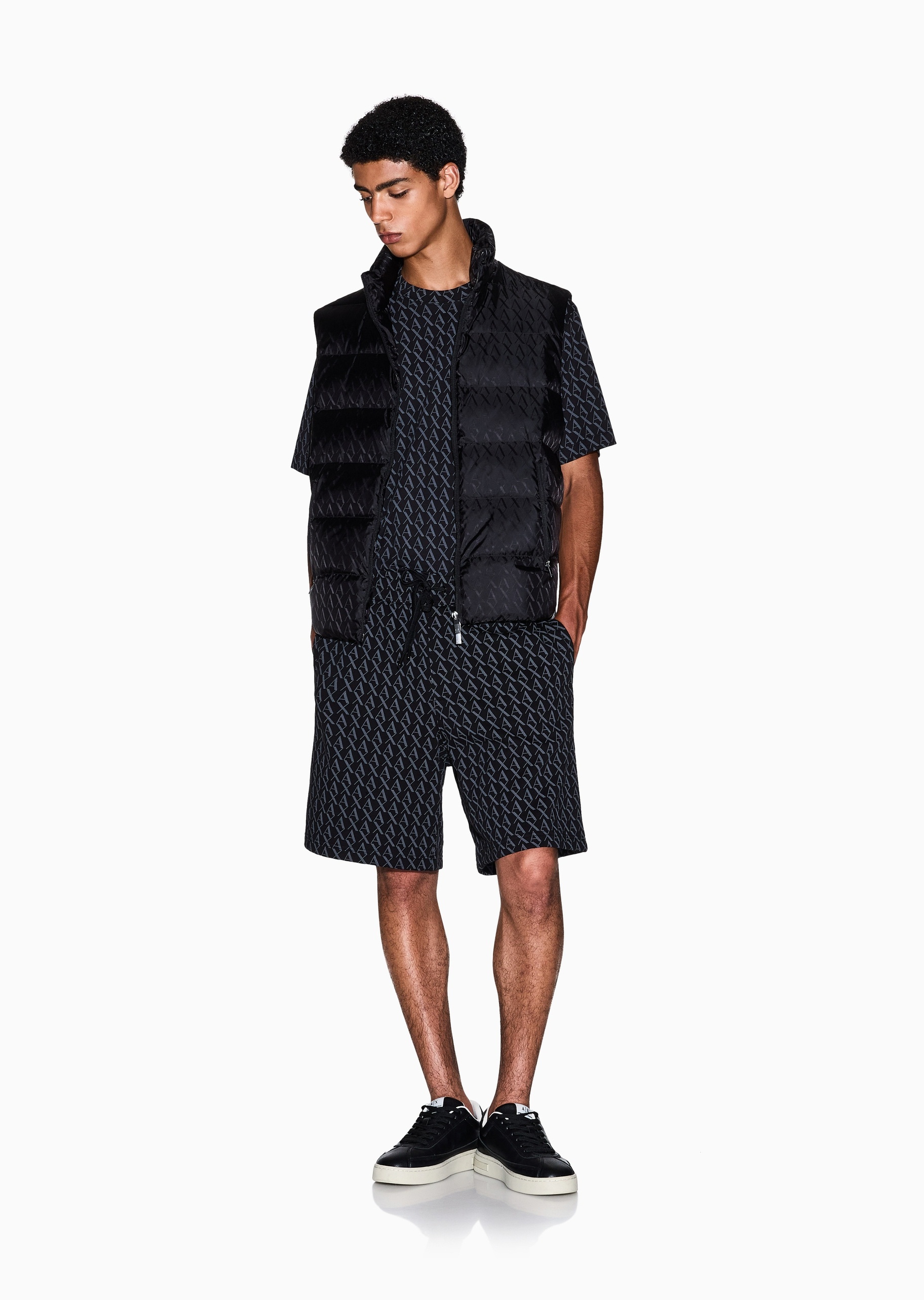 ARMANI EXCHANGE 男士80白鸭绒短款轻薄立领羽绒马甲外套