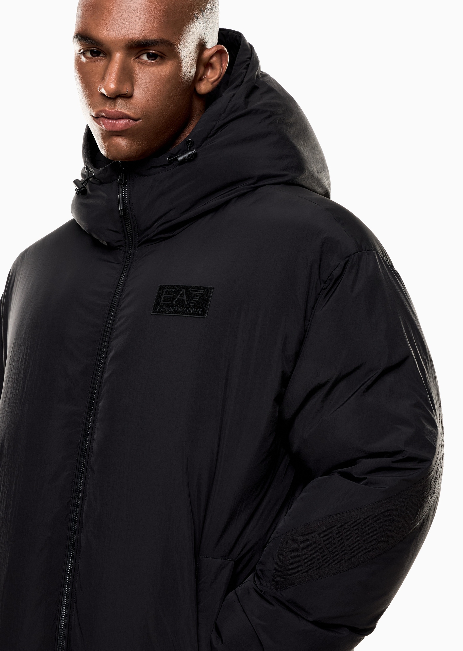 EA7 男士短款加厚长袖连帽拉链门襟标识贴片棉服