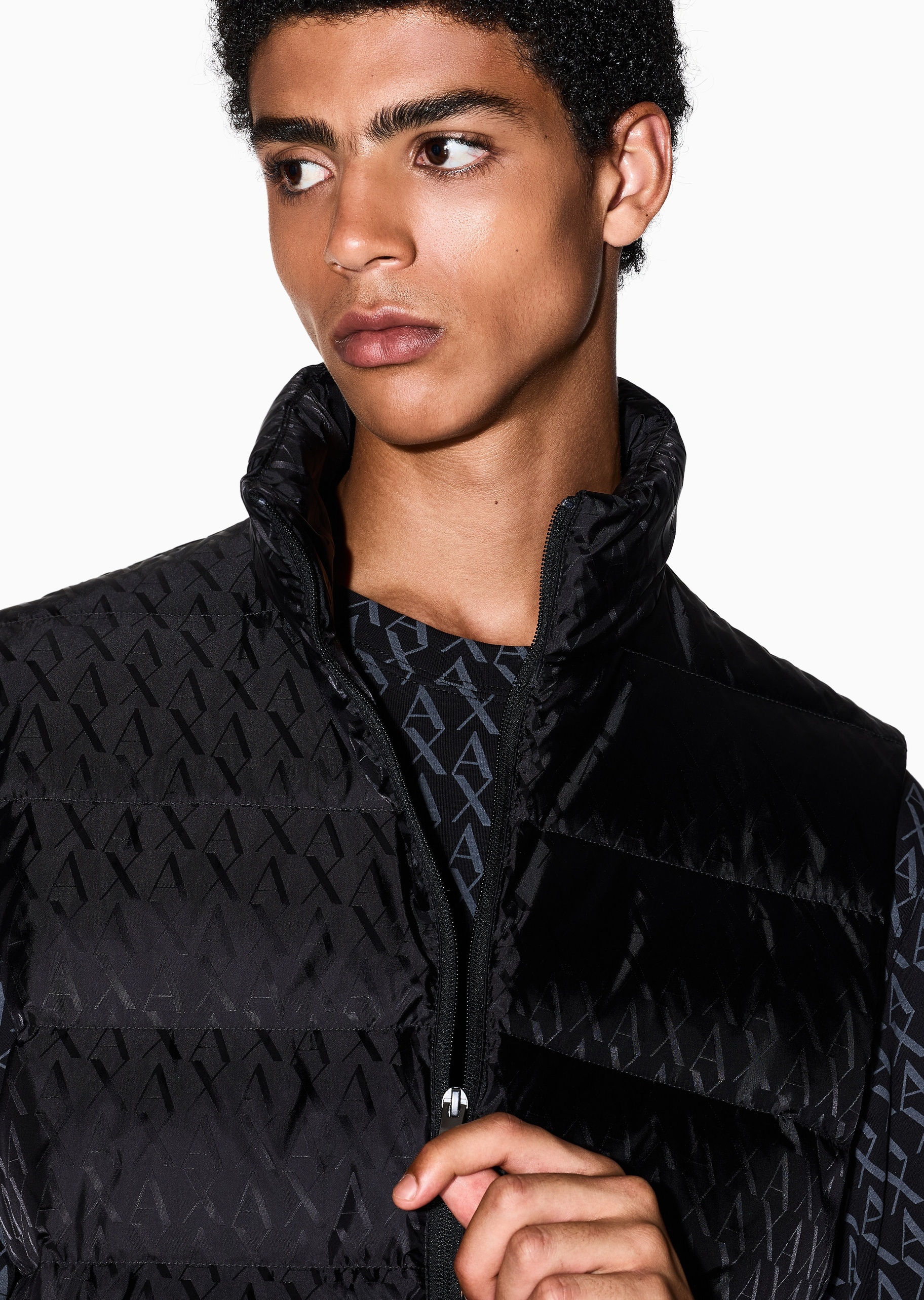 ARMANI EXCHANGE 男士80白鸭绒短款轻薄立领羽绒马甲外套