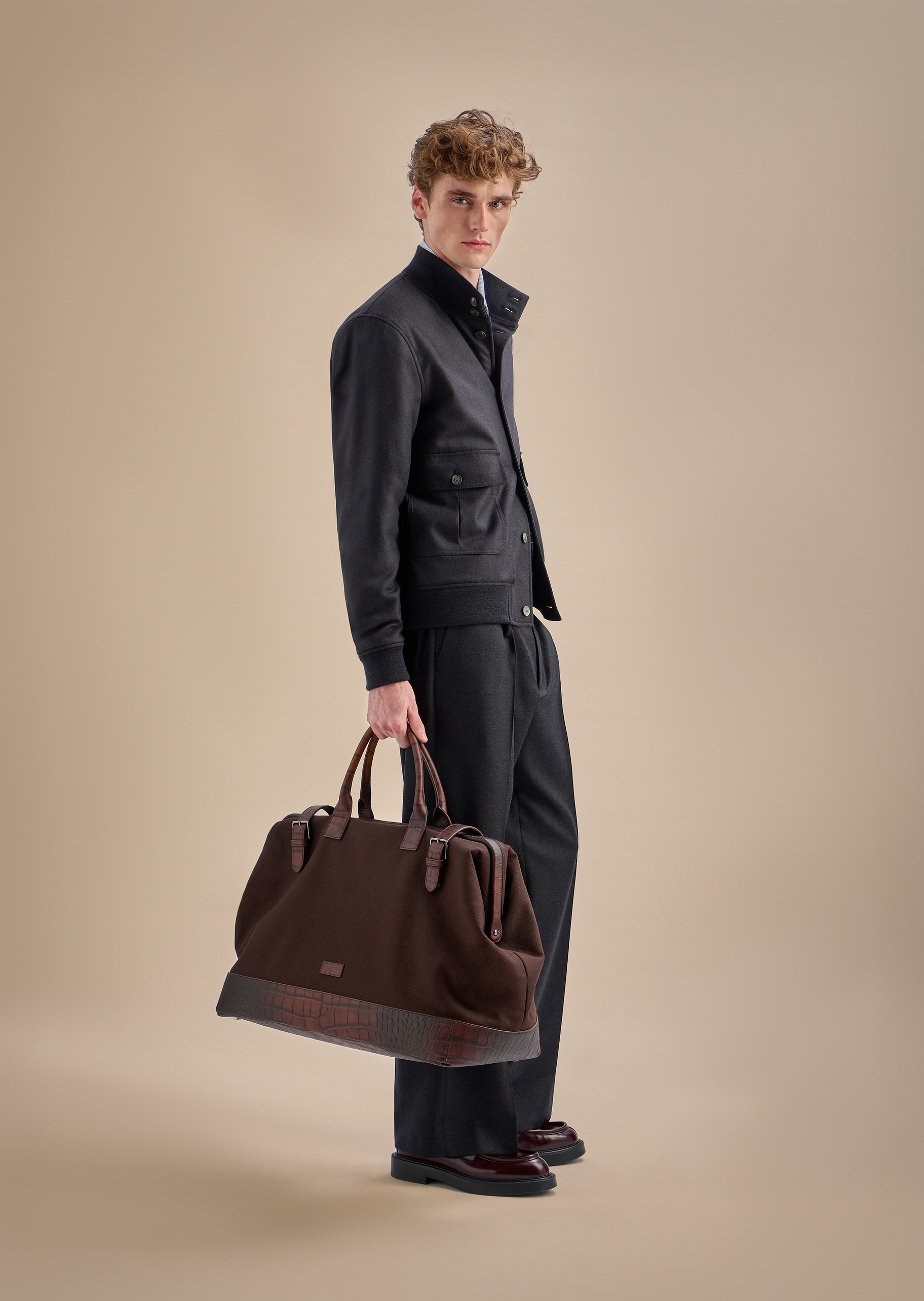 Emporio Armani 男士短款轻薄全绵羊毛长袖立领纽扣门襟棉服