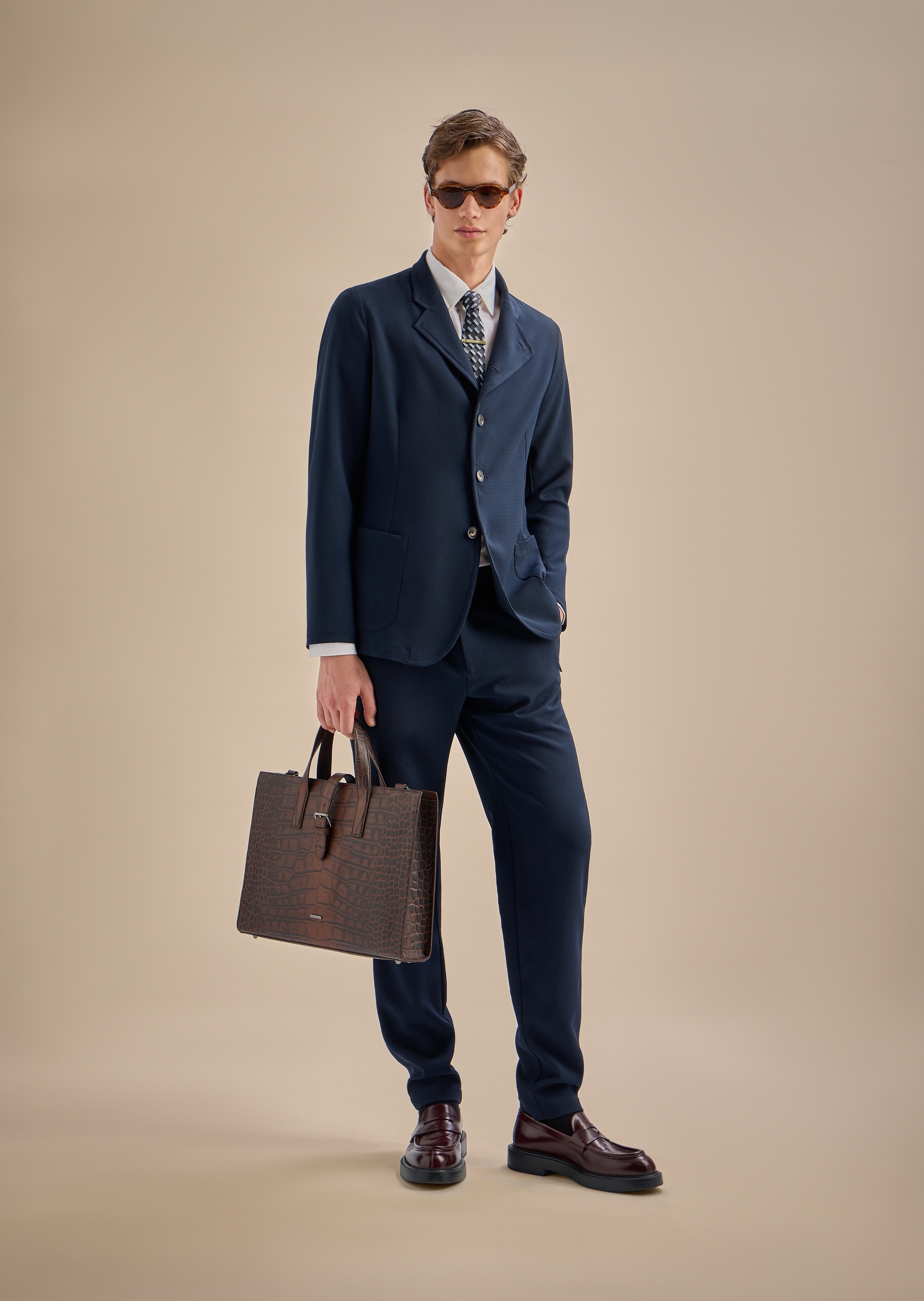 Emporio Armani 男士珠地布合身长款直筒纯色休闲裤