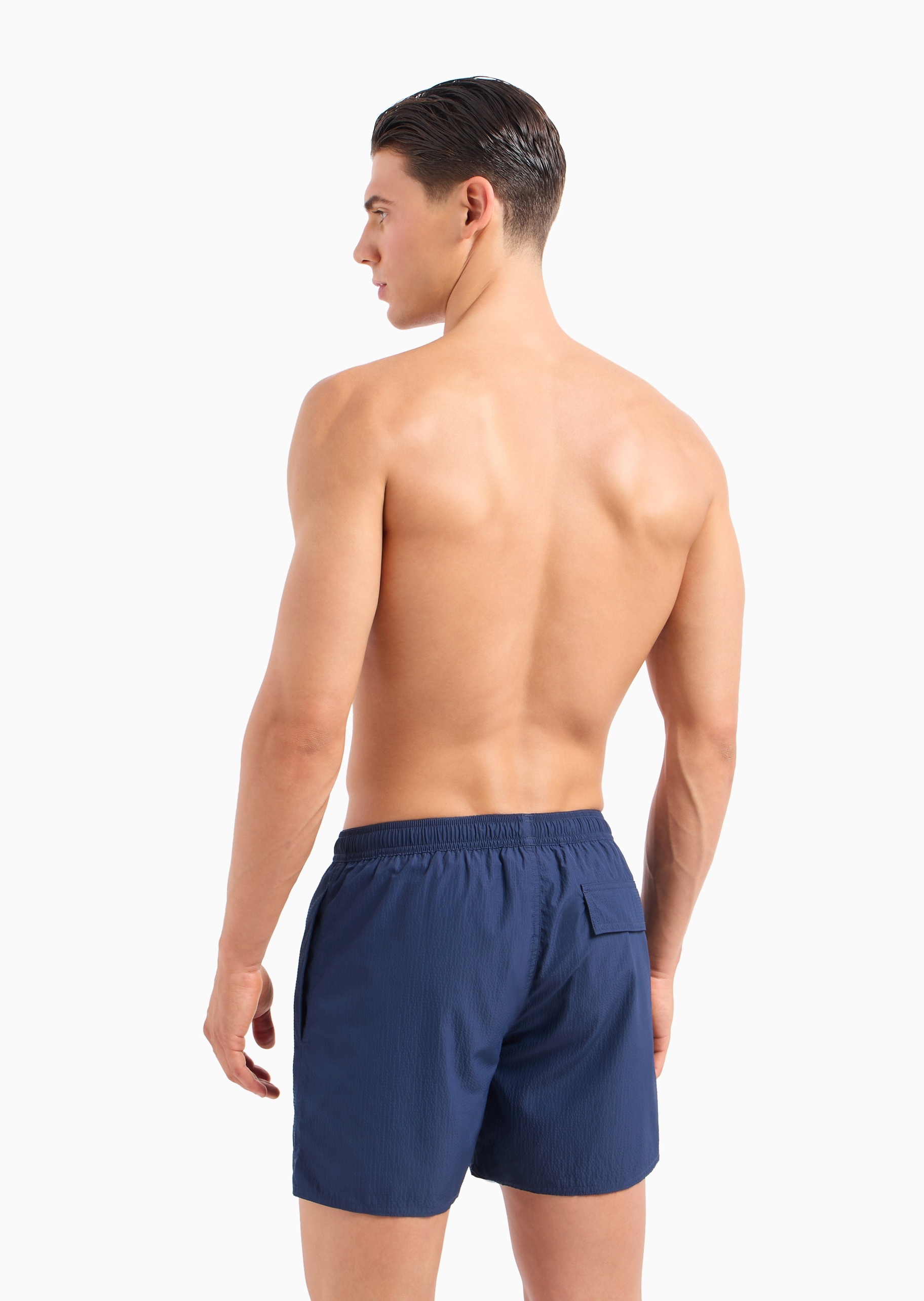 Emporio Armani 男士合身系带腰短款纯色泡泡纱沙滩裤