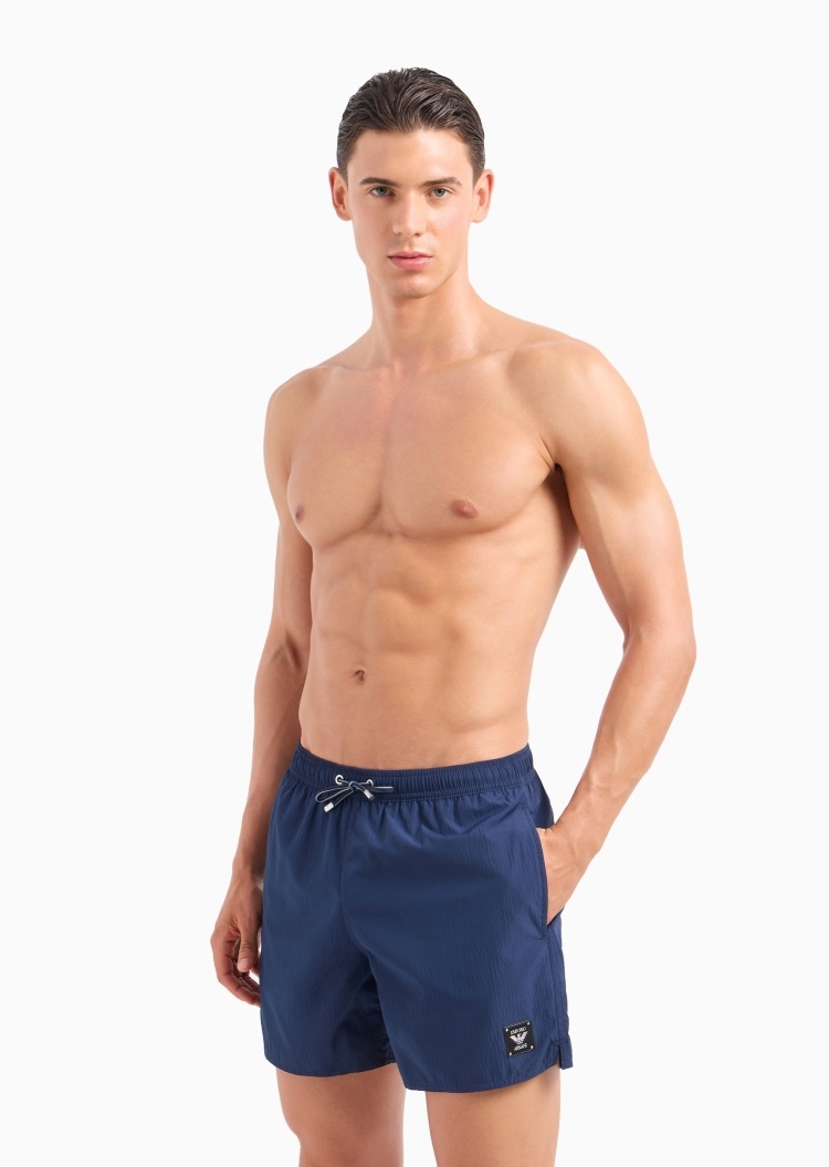 Emporio Armani 男士合身系带腰短款纯色泡泡纱沙滩裤