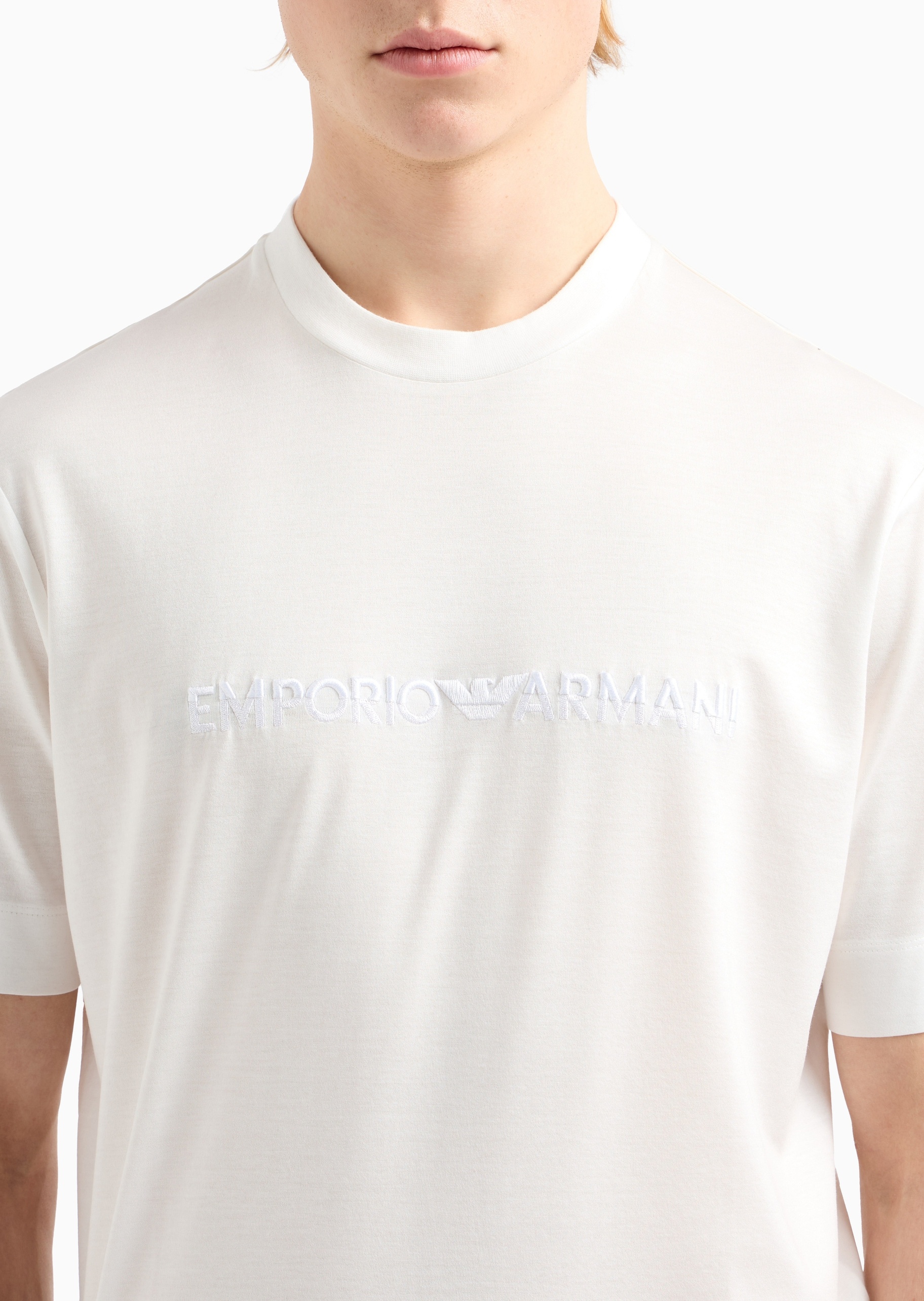 Emporio Armani 男士莱赛尔合身短袖圆领正肩刺绣T恤