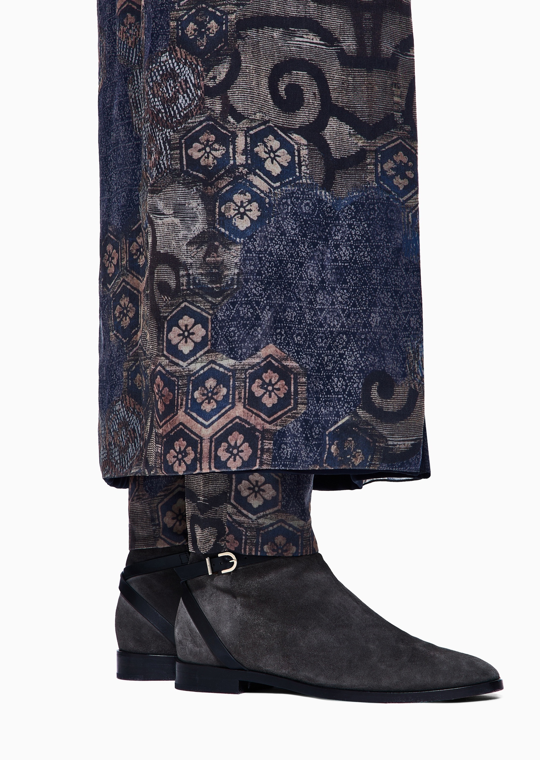 Giorgio Armani 女士绒面革侧拉链短筒休闲时尚秀场同款靴子