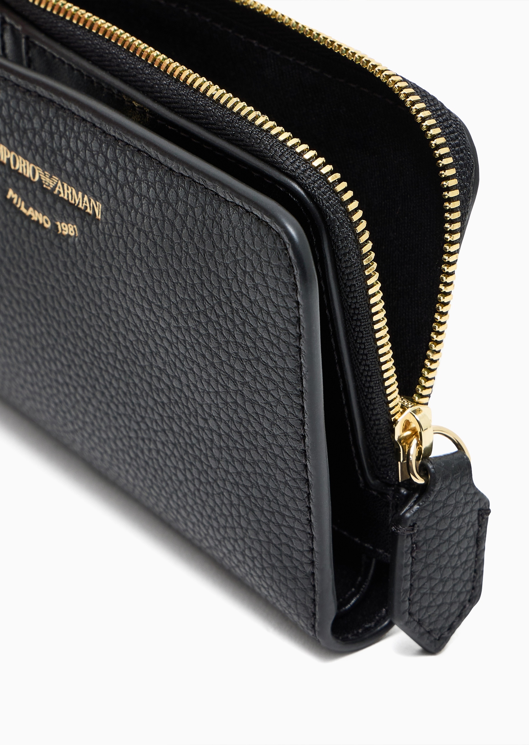 Emporio Armani 女士按扣双折多卡位鹿皮纹手拿钱包