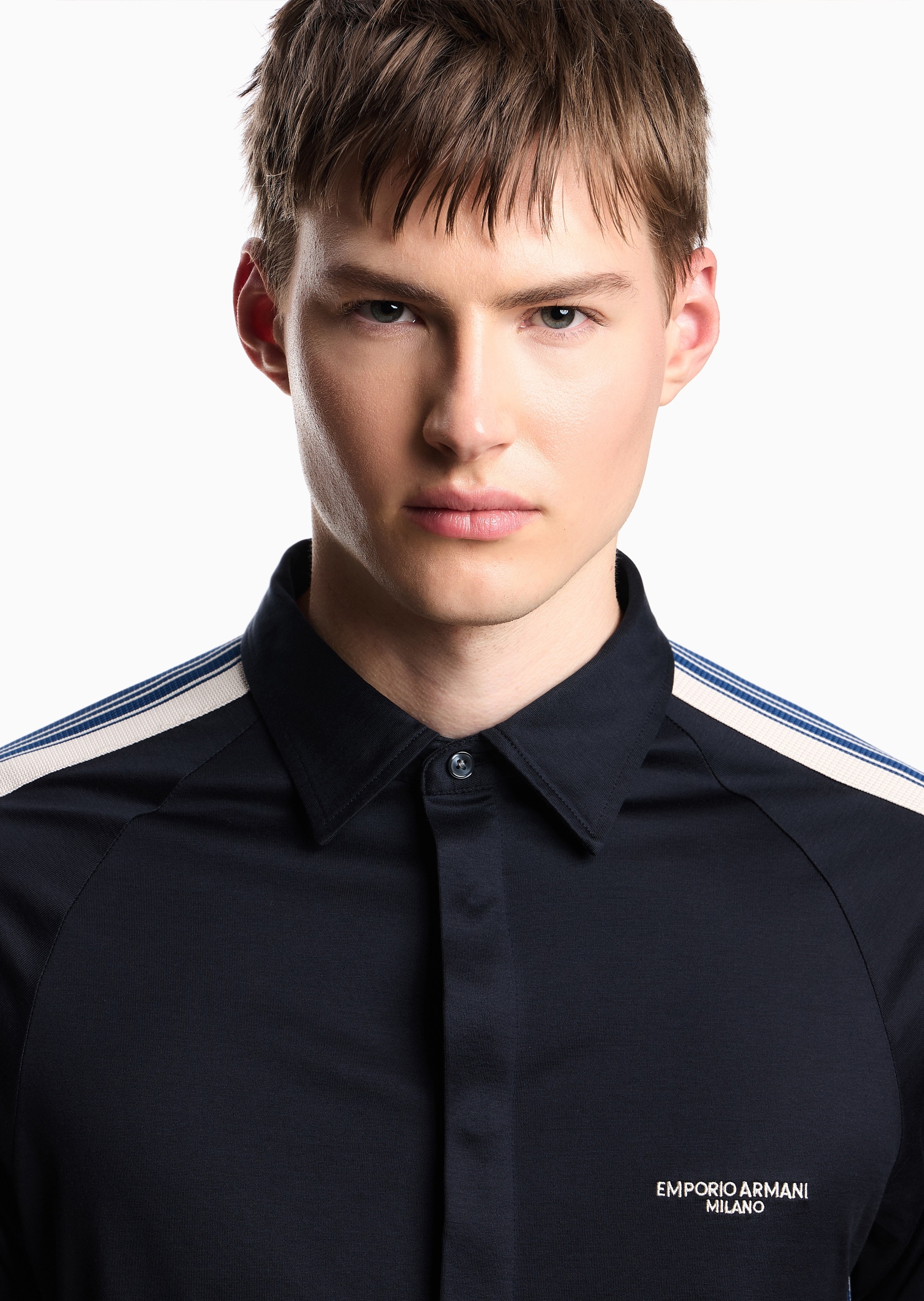 Emporio Armani 男士刺绣人夫感休闲通勤外套式衬衫