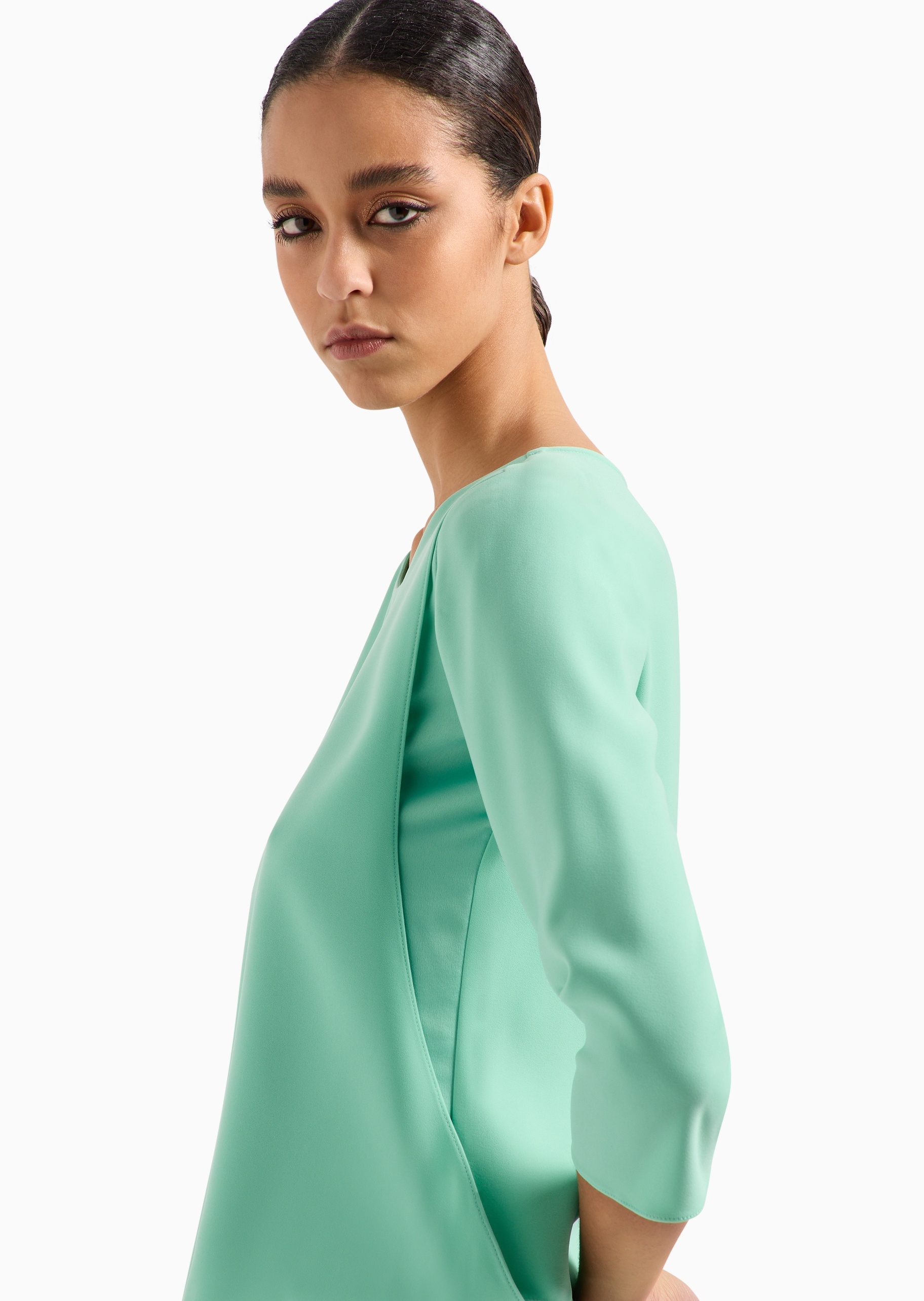 Emporio Armani 女士合身中长袖短款圆领套头纯色衬衫