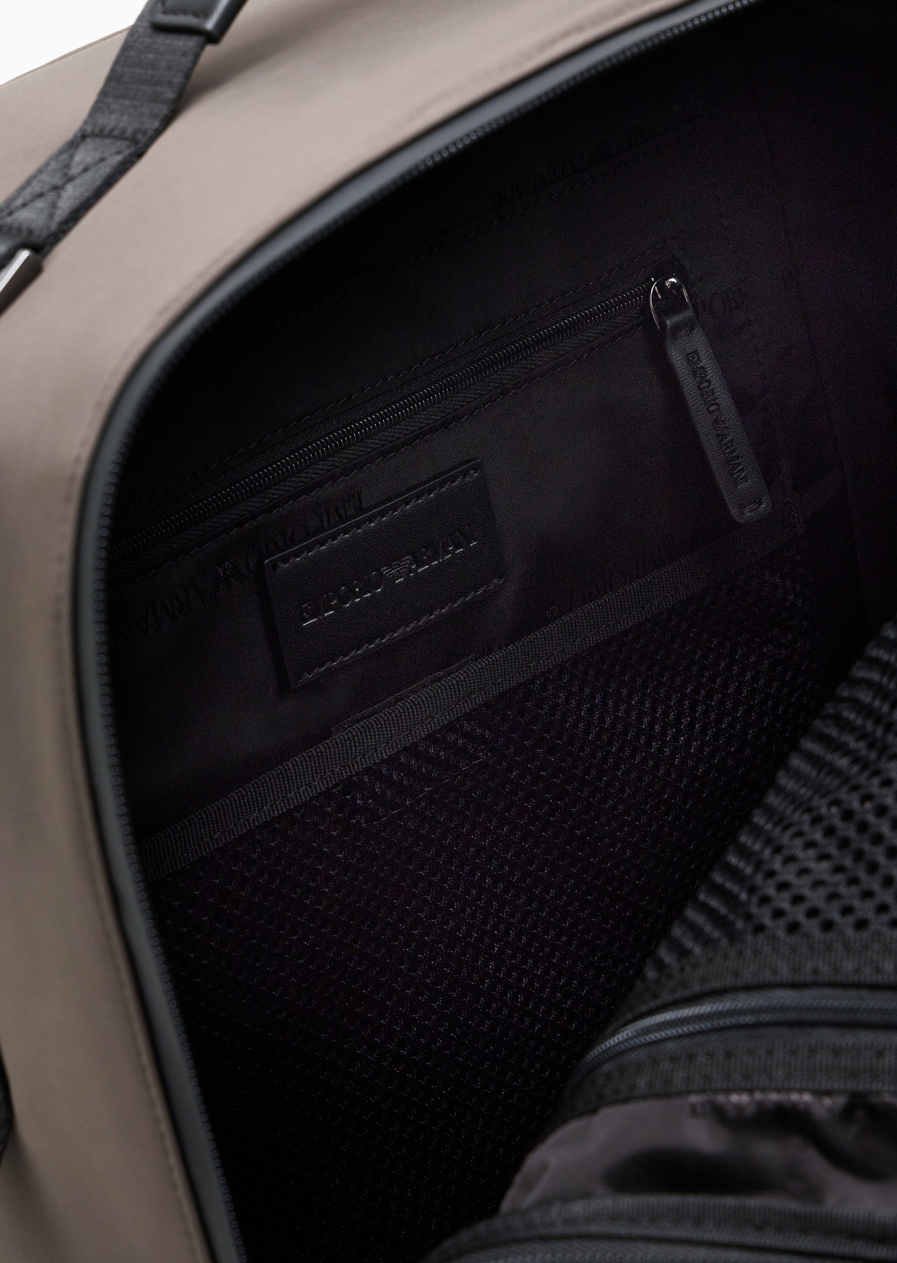 Emporio Armani 男士商务休闲通勤大容量双肩公文包