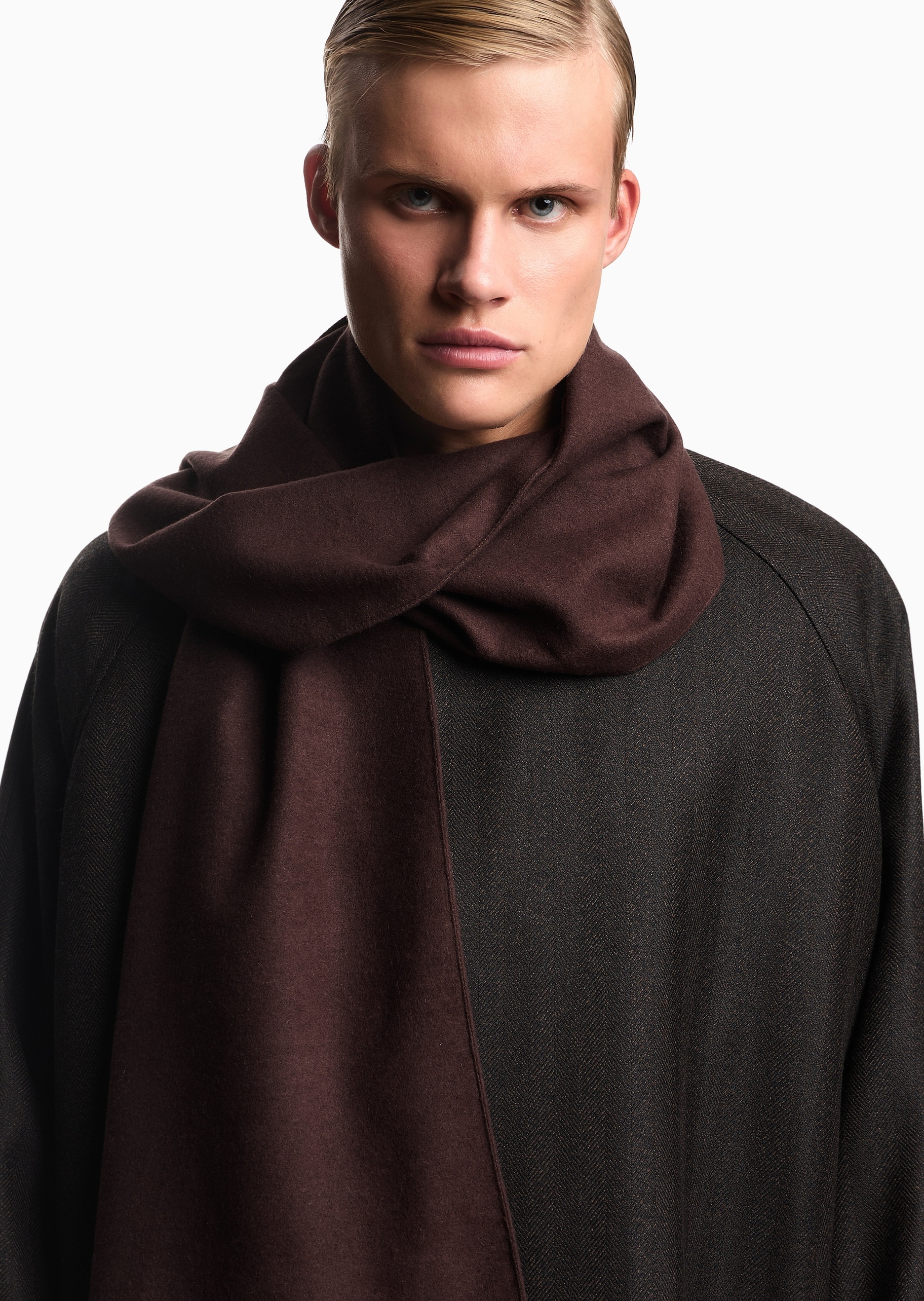 Emporio Armani 男士桑蚕丝长方形流苏撞色休闲通勤围巾