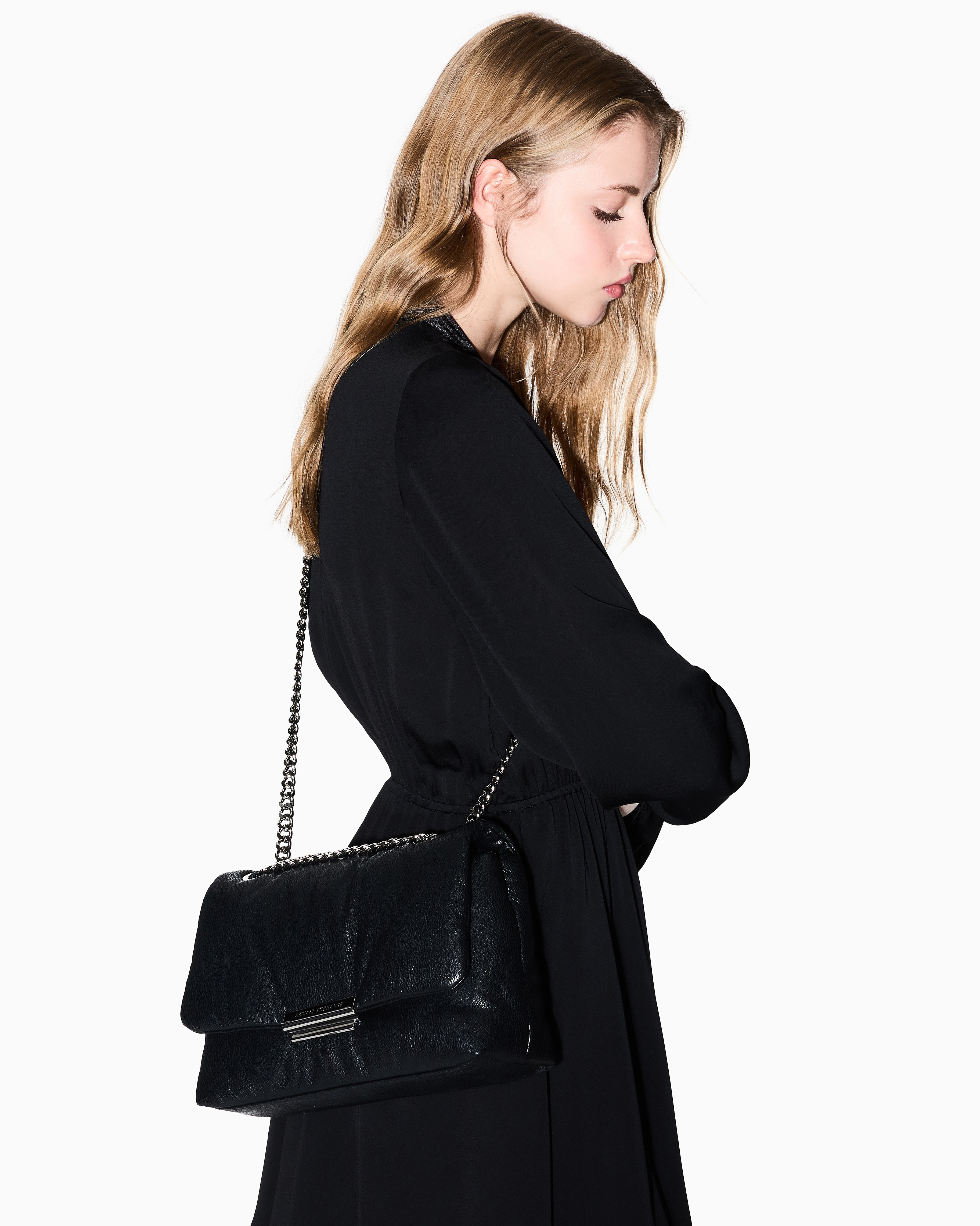 ARMANI EXCHANGE 女士商务通勤单肩斜挎链条邮差包