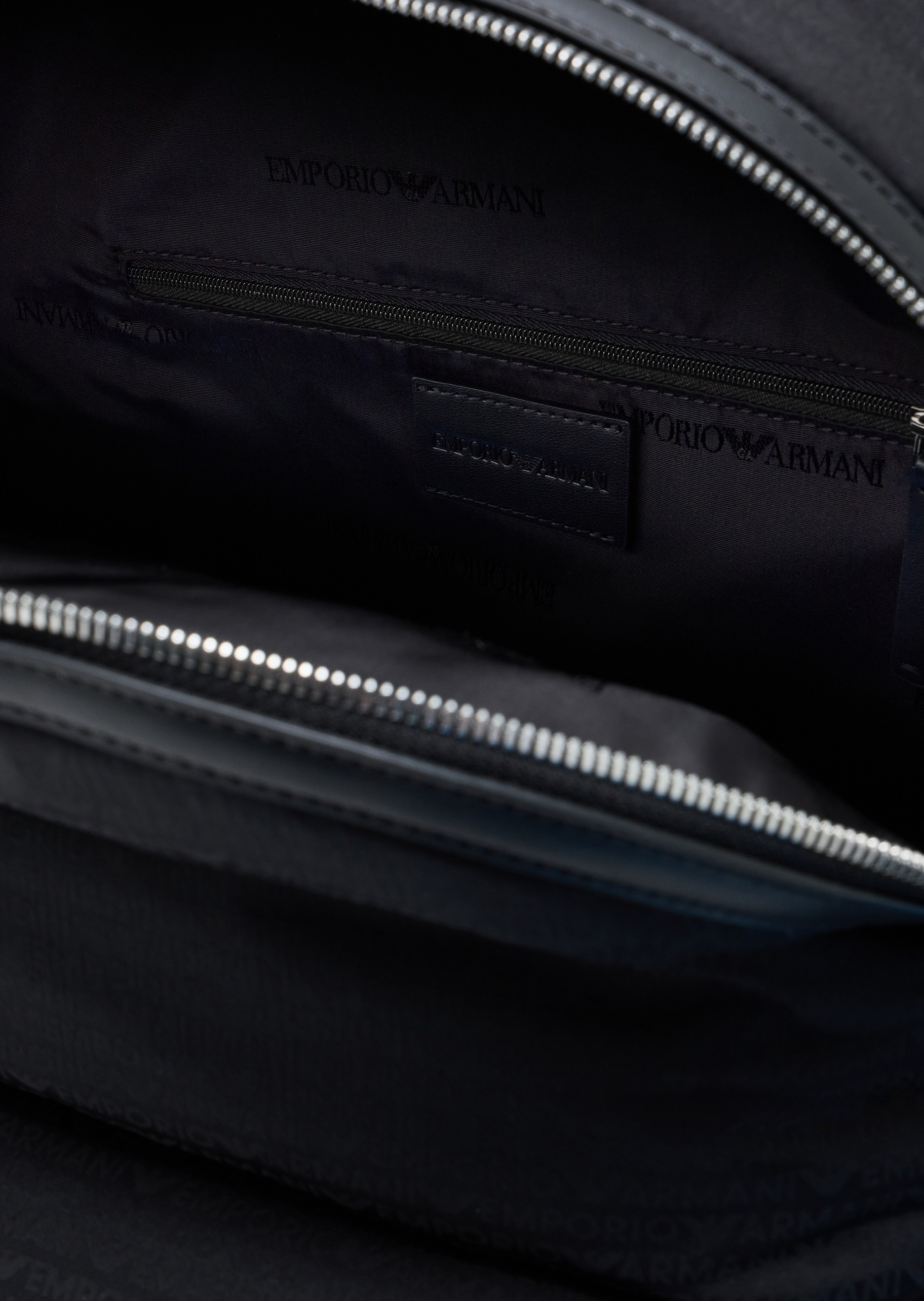 Emporio Armani 男士拉链可调节肩带老花手提双肩包