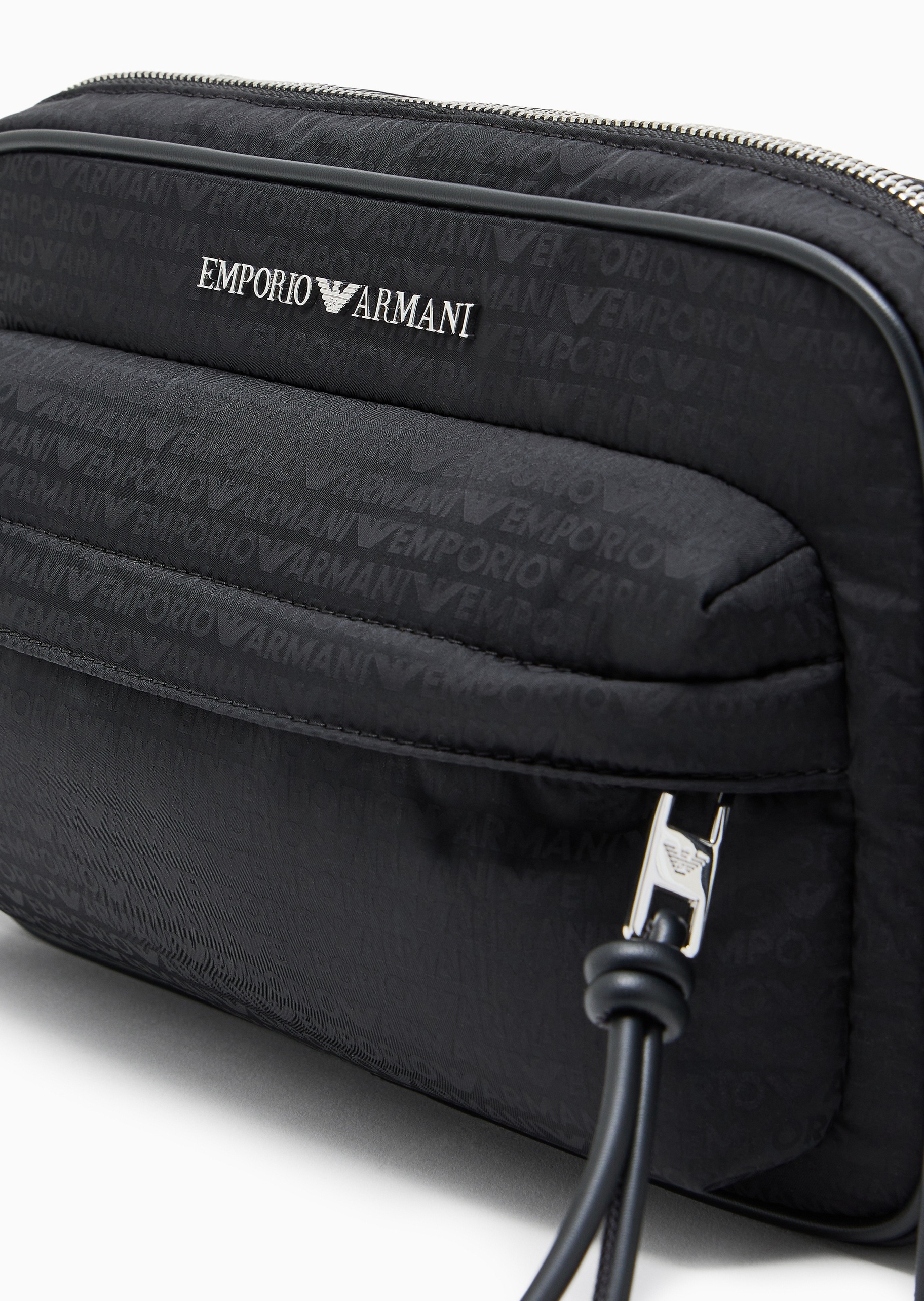Emporio Armani 男士拉链横款可调节老花单肩斜挎包