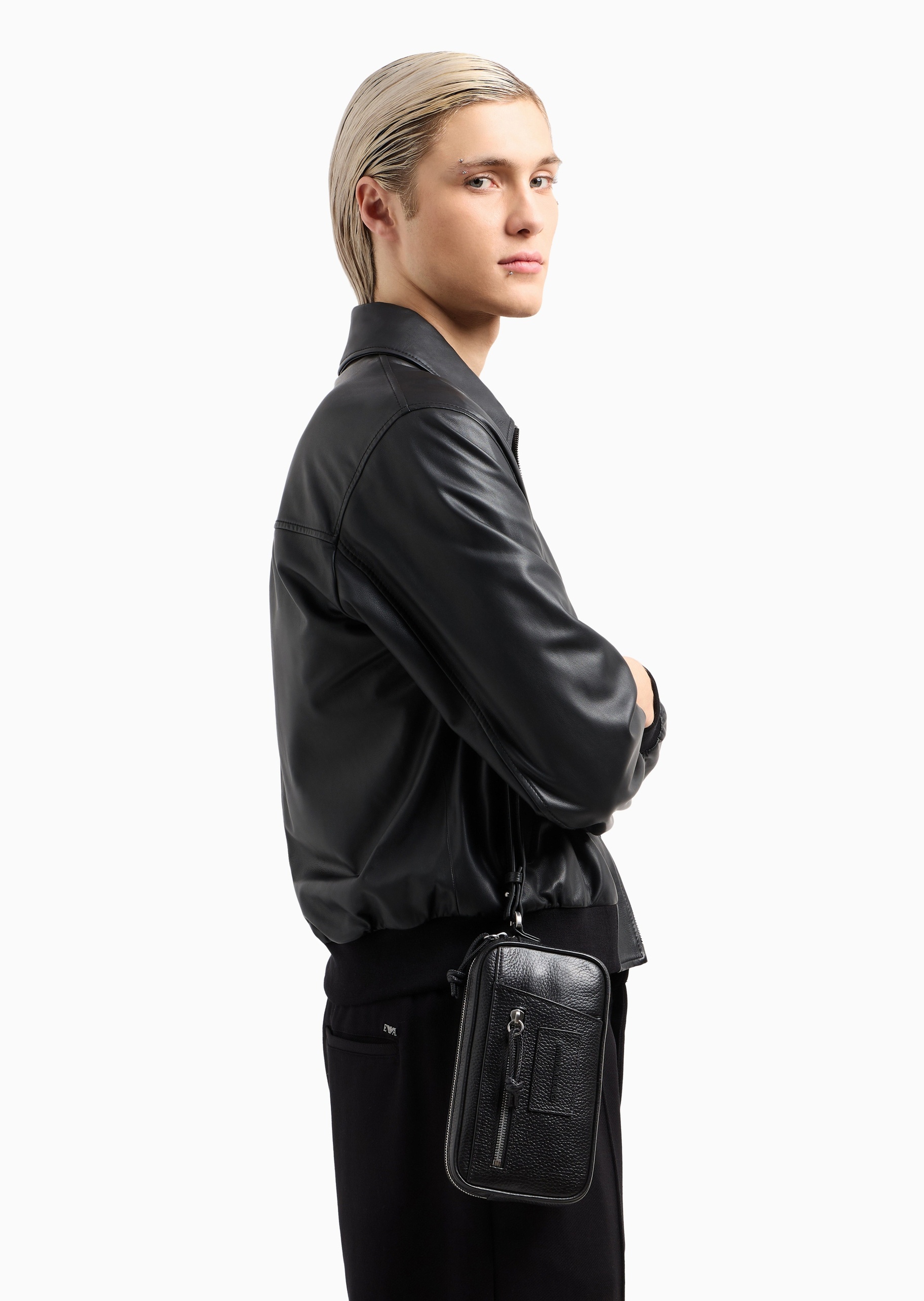 Emporio Armani 男士牛皮革拉链横款配腕带手拿包