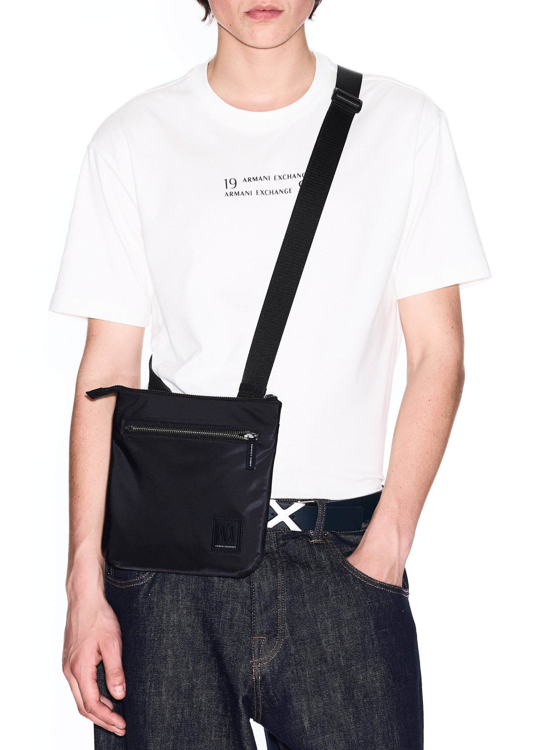 ARMANI EXCHANGE 男士拉链扁平可调节肩带单肩斜挎包