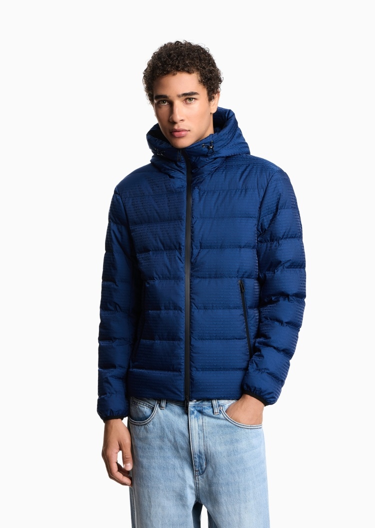 Emporio Armani 男士短款长袖连帽通体提花标识羽绒服