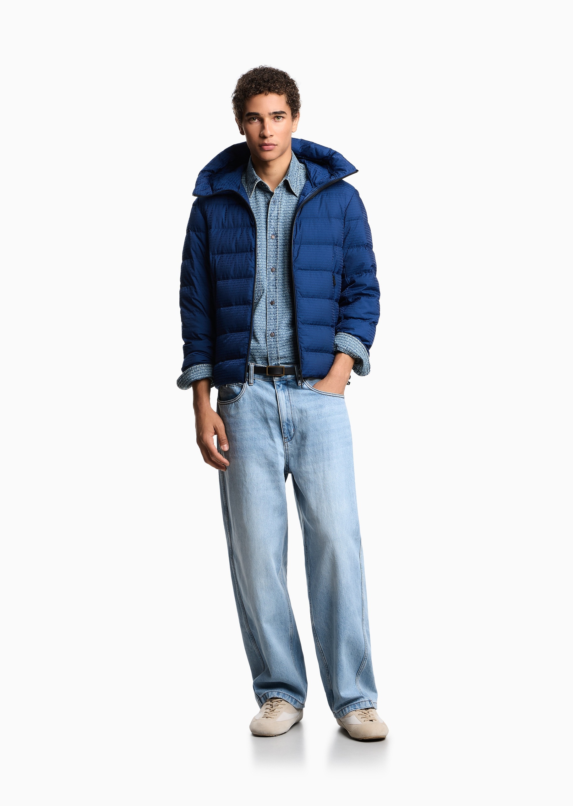 Emporio Armani 男士短款长袖连帽通体提花标识羽绒服
