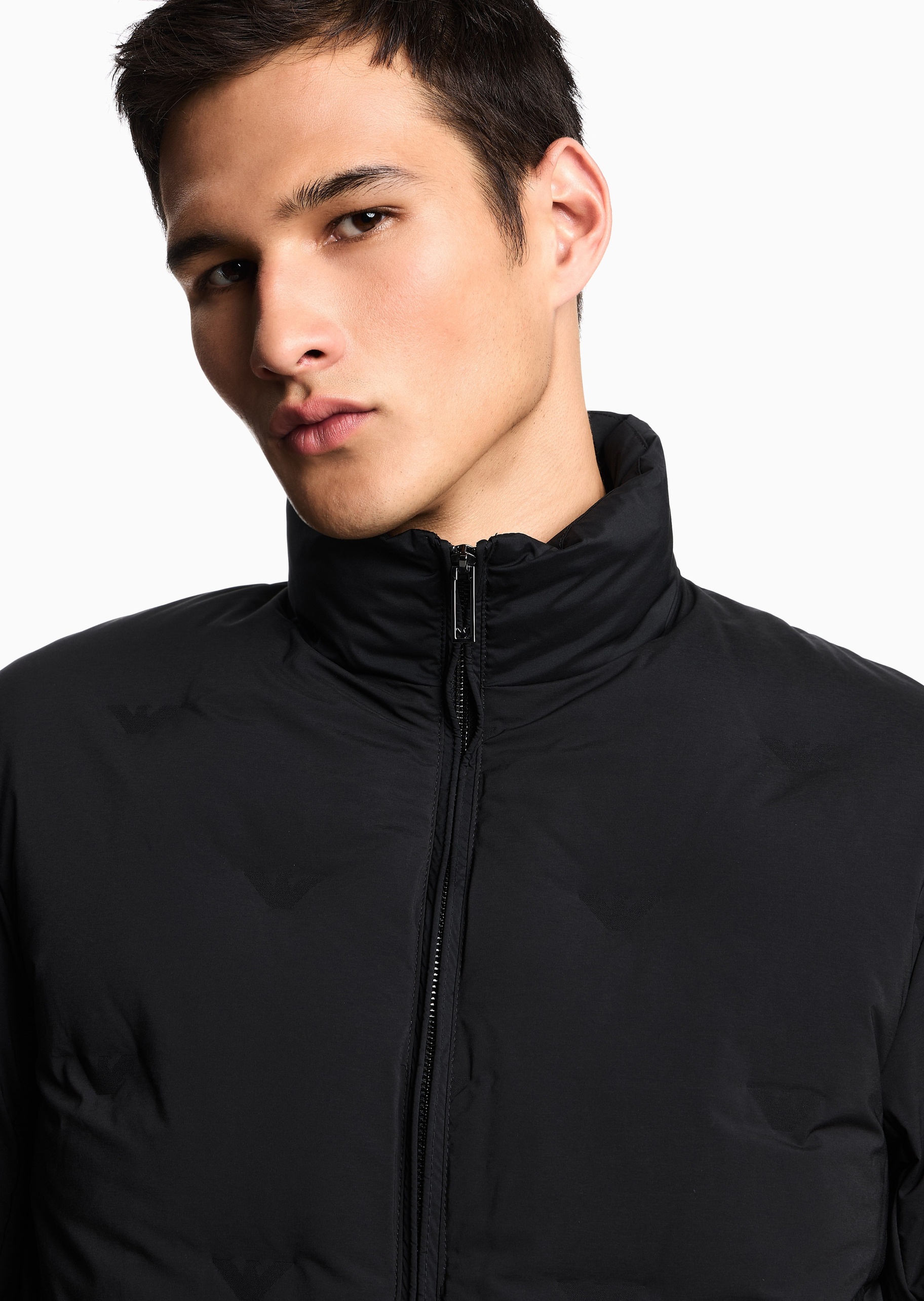 Emporio Armani 男士短款立领通体鹰标拉链羽绒服