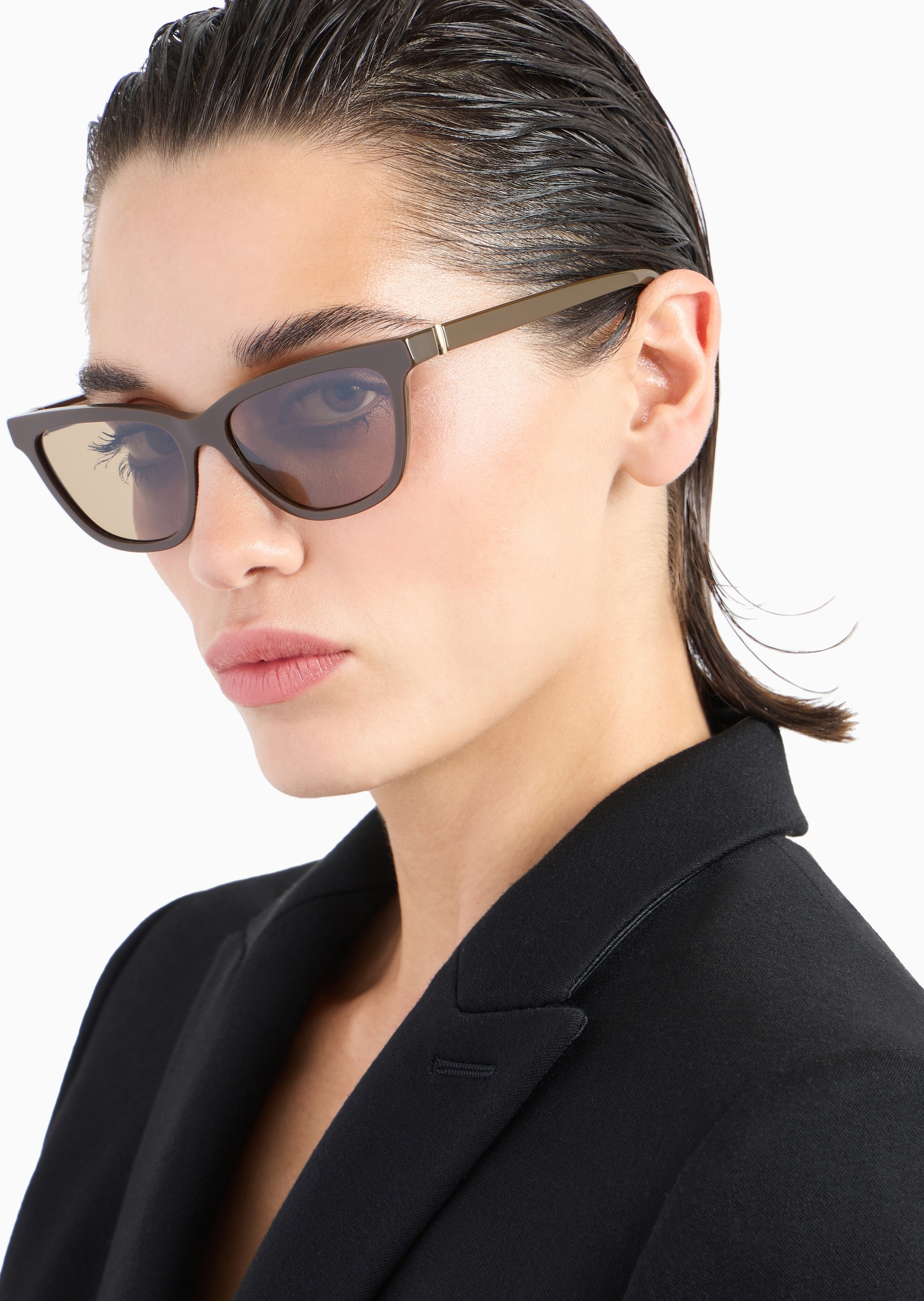 Giorgio Armani 女士猫眼形粗边框摩登前卫太阳眼镜