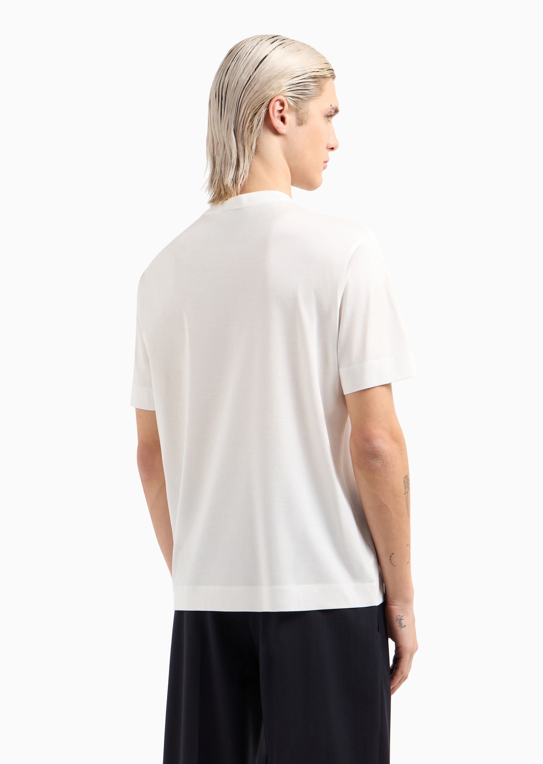 Emporio Armani 男士莱赛尔合身短袖圆领正肩花卉刺绣T恤