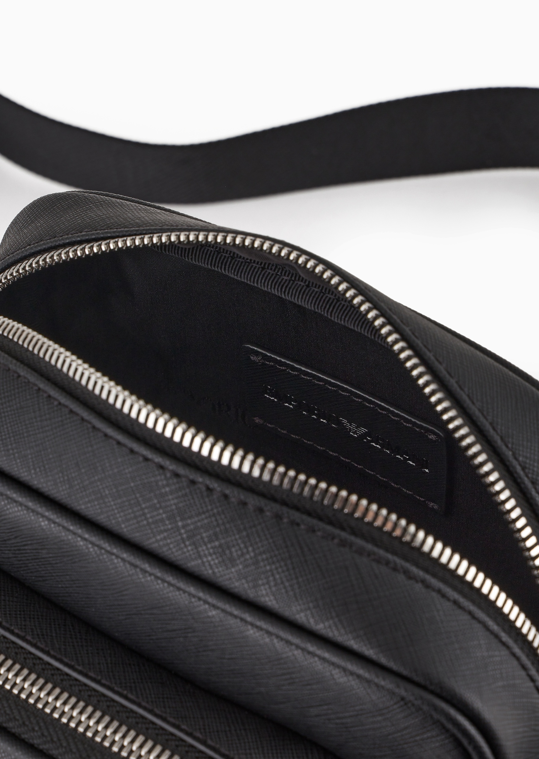 Emporio Armani 男士商务休闲通勤简约拉链单肩斜挎邮差包