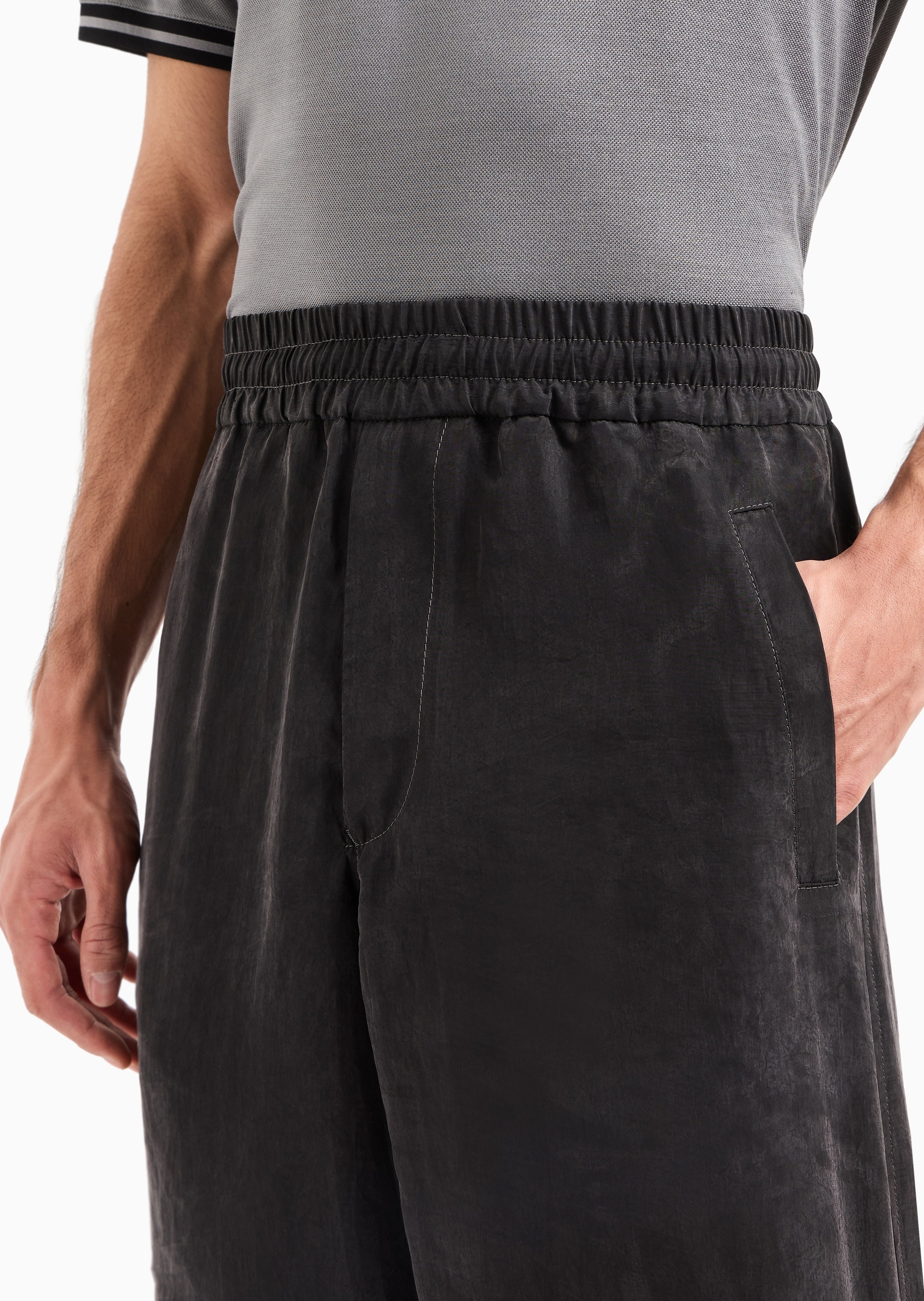 Giorgio Armani 男士莱赛尔松紧腰直筒百慕大短裤