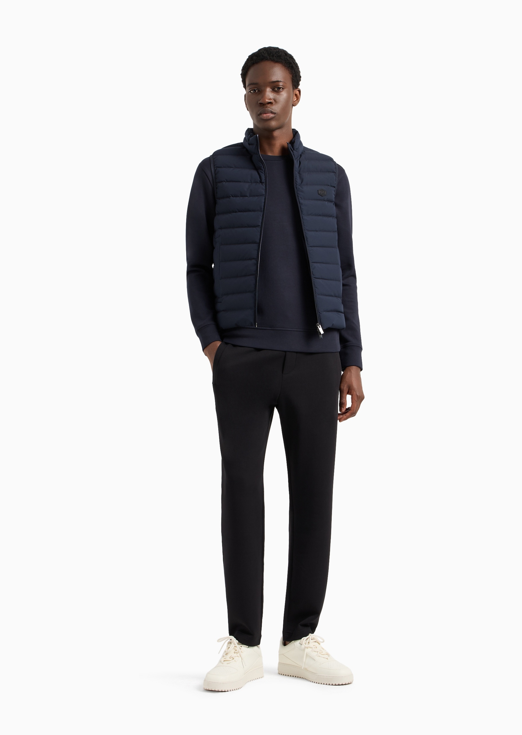 Emporio Armani 男女同款套头圆领合身落肩商务休闲卫衣