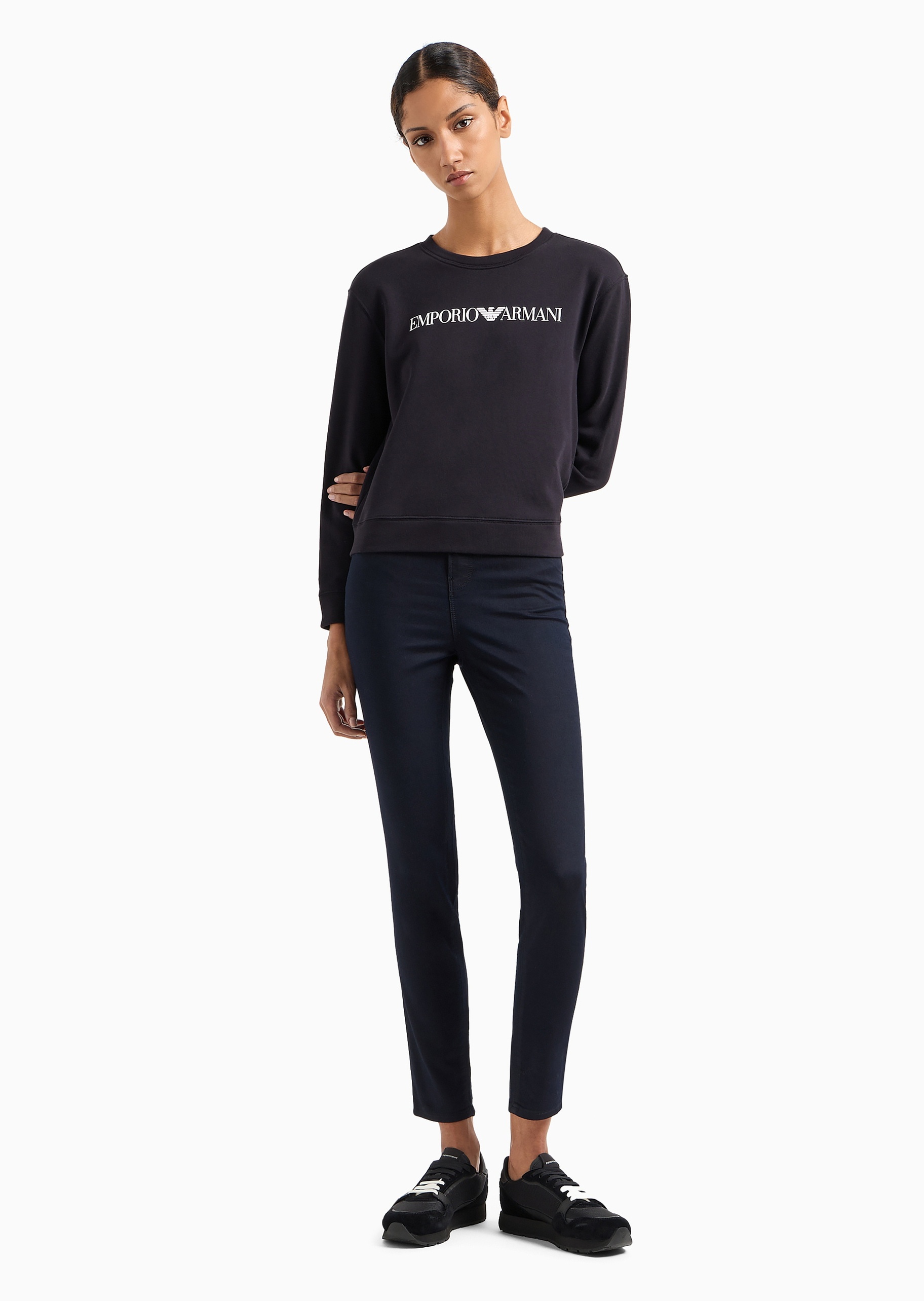 Emporio Armani 女士套头纯棉圆领合身落肩休闲运动印花卫衣