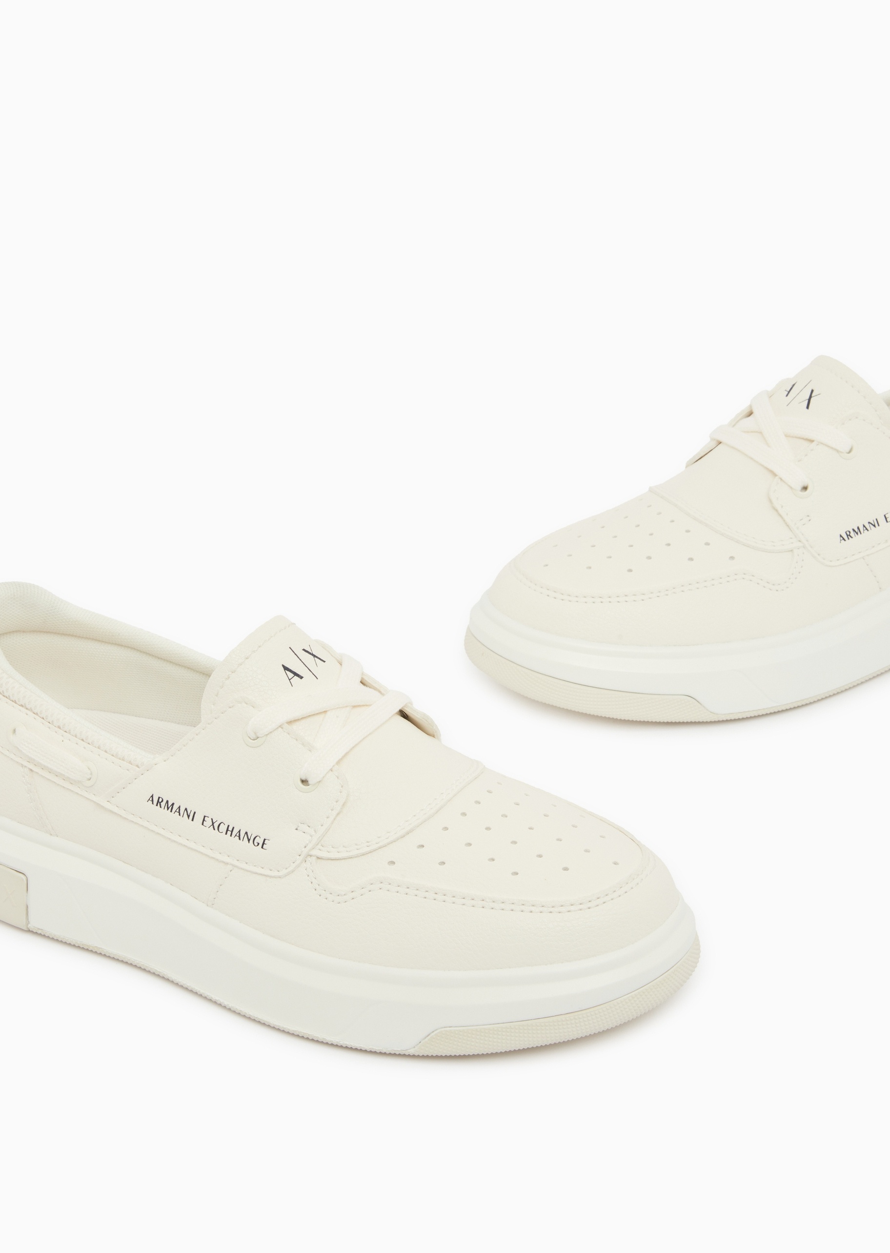 ARMANI EXCHANGE 男士系带低帮穿孔字母标识休闲运动鞋