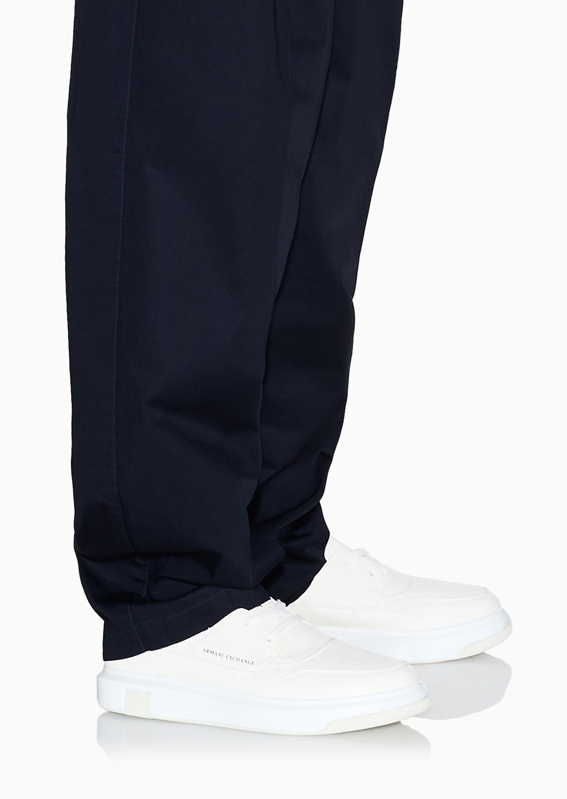 ARMANI EXCHANGE 男士系带低帮穿孔字母标识休闲运动鞋