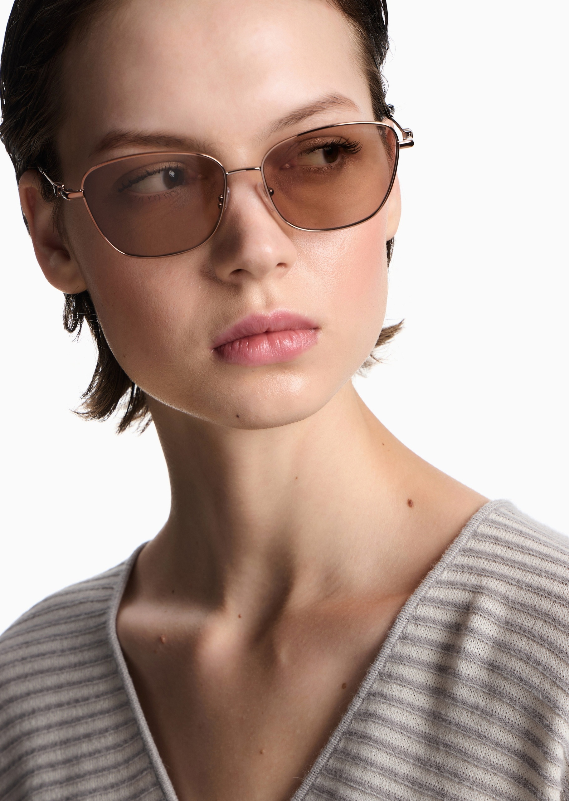 Emporio Armani 女士不规则形金属细框立体鹰标太阳眼镜