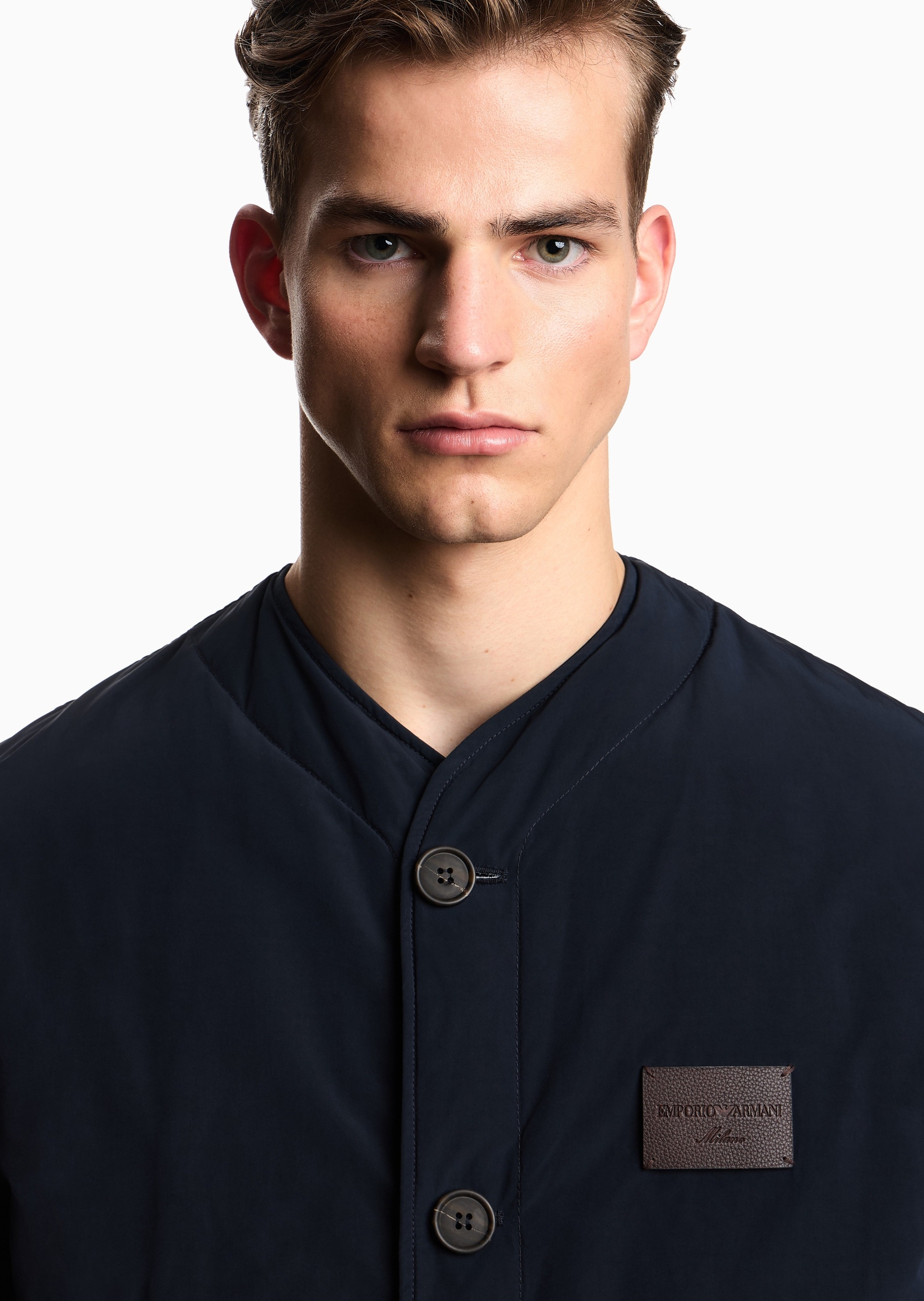 Emporio Armani 男士短款纽扣门襟休闲通勤羽绒服